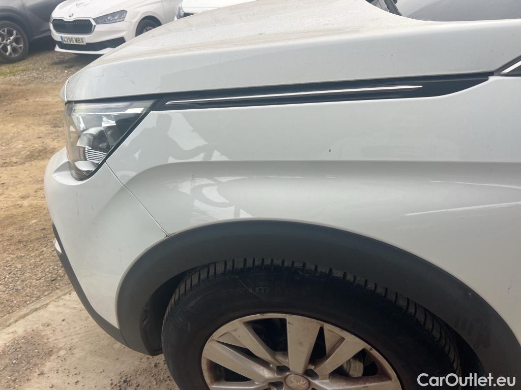  Peugeot  3008 PEUGEOT  / 2016 / 5P / todoterreno 1.2 PURETECH 96KW (130CV) ACTIVE S&S #19