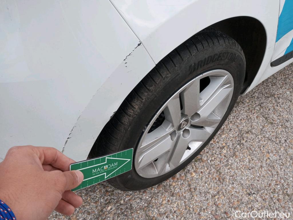  Renault  Clio RENAULT  / 2019 / 5P / berlina con portón Intens TCe 74 kW (100CV) GLP #11