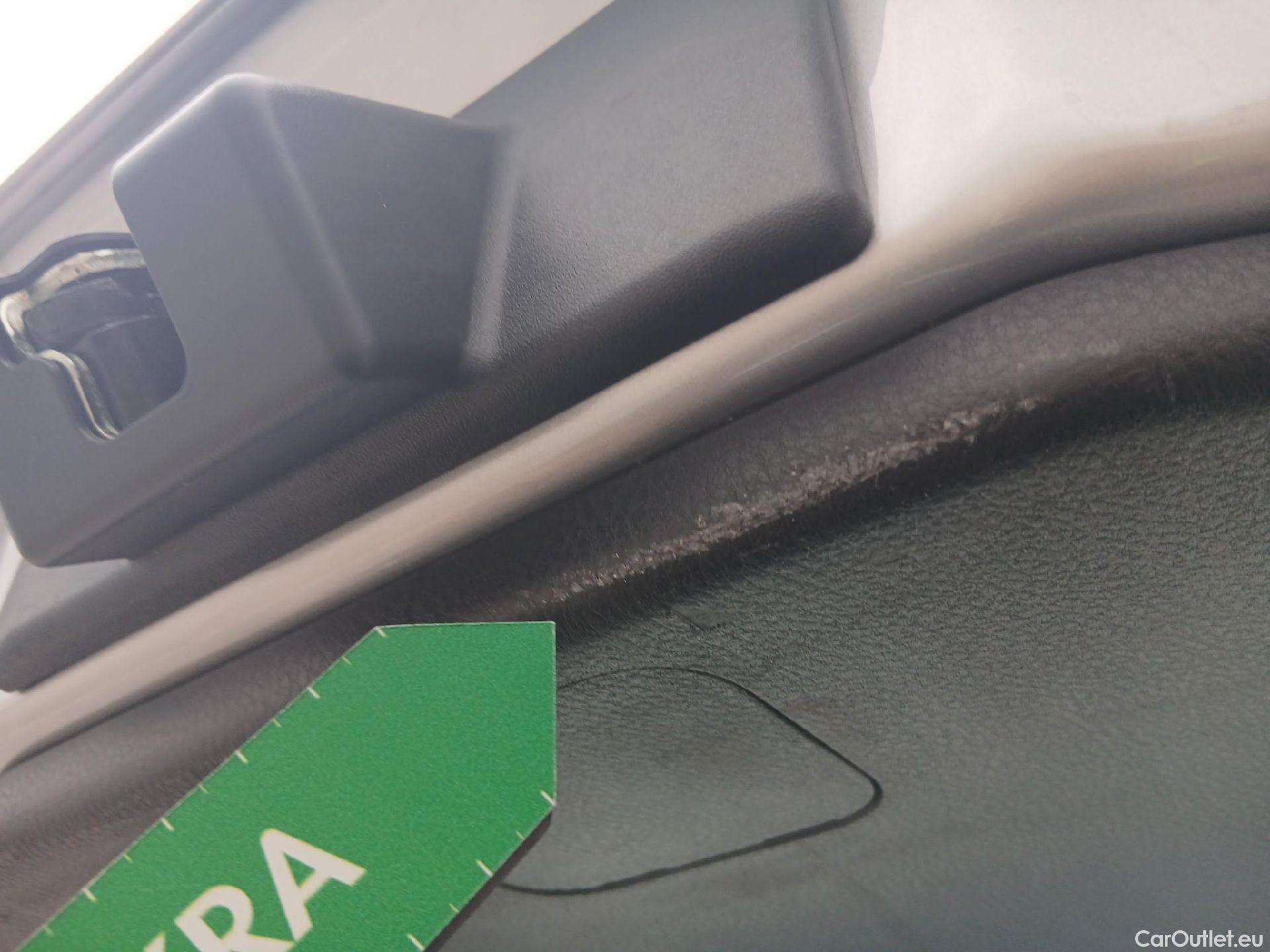  Toyota  C-HR TOYOTA  / 2019 / 5P / todoterreno 1.8 125H Active #22