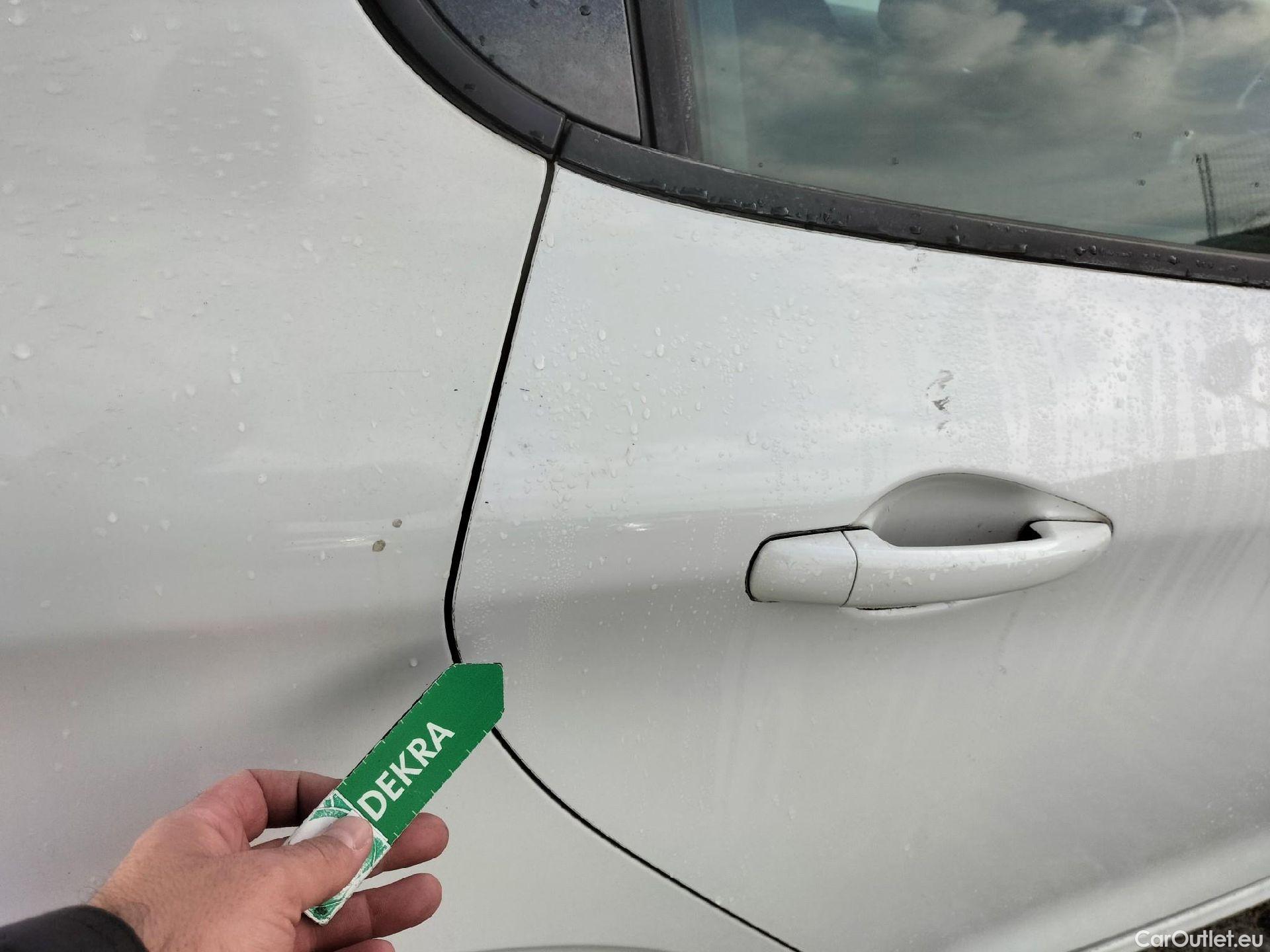  Peugeot  208 PEUGEOT  / 2015 / 5P / berlina con portón 5P ACTIVE BlueHDi 73kW (100CV) #40