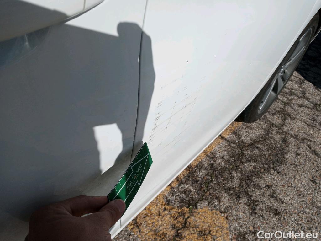  Peugeot  308 PEUGEOT  / 2017 / 5P / berlina con portón 5p Allure 1.2 PureTech 81KW (110CV) S&S #8