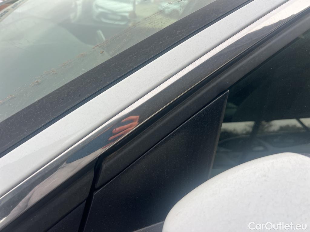  Peugeot  3008 PEUGEOT  / 2016 / 5P / todoterreno 1.2 PURETECH 96KW (130CV) ACTIVE S&S #31