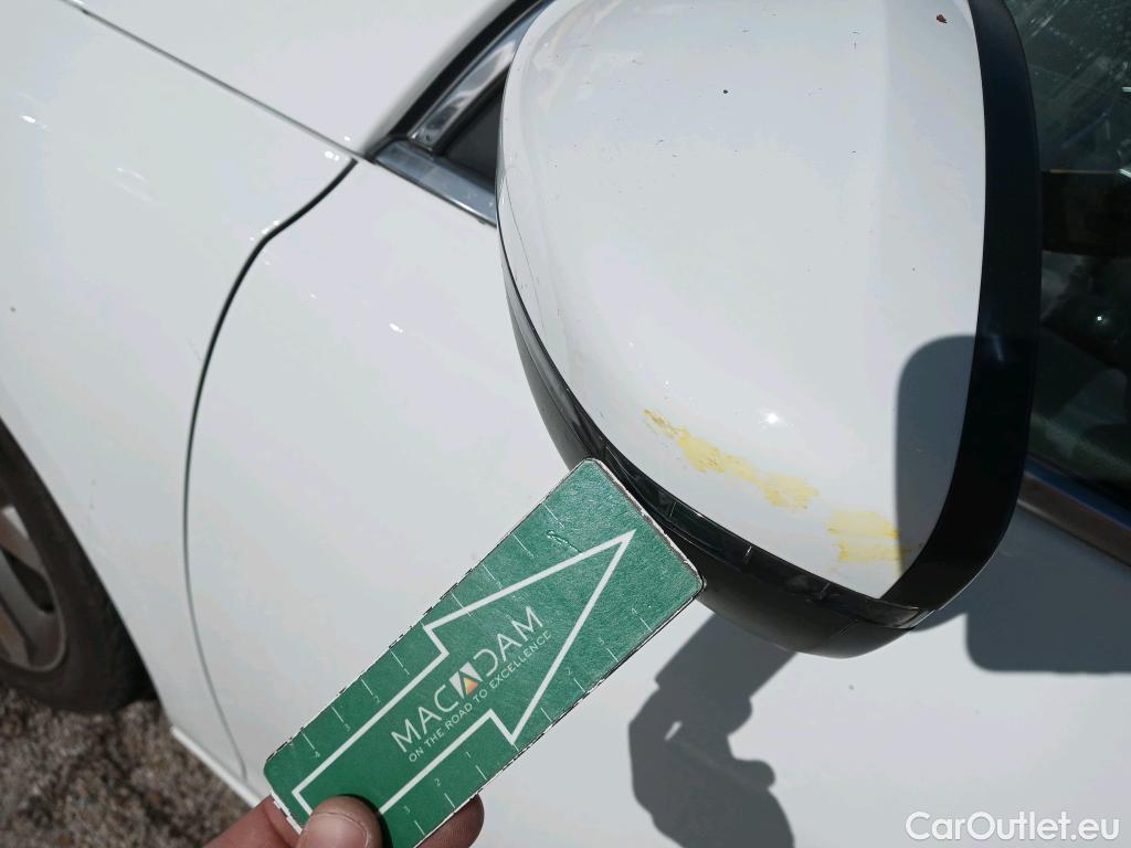  Peugeot  308 PEUGEOT  / 2017 / 5P / berlina con portón 5p Allure 1.2 PureTech 81KW (110CV) S&S #16