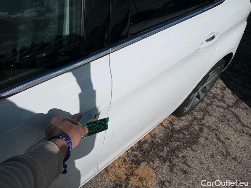  Peugeot  308 PEUGEOT  / 2017 / 5P / berlina con portón 5p Allure 1.2 PureTech 81KW (110CV) S&S #7