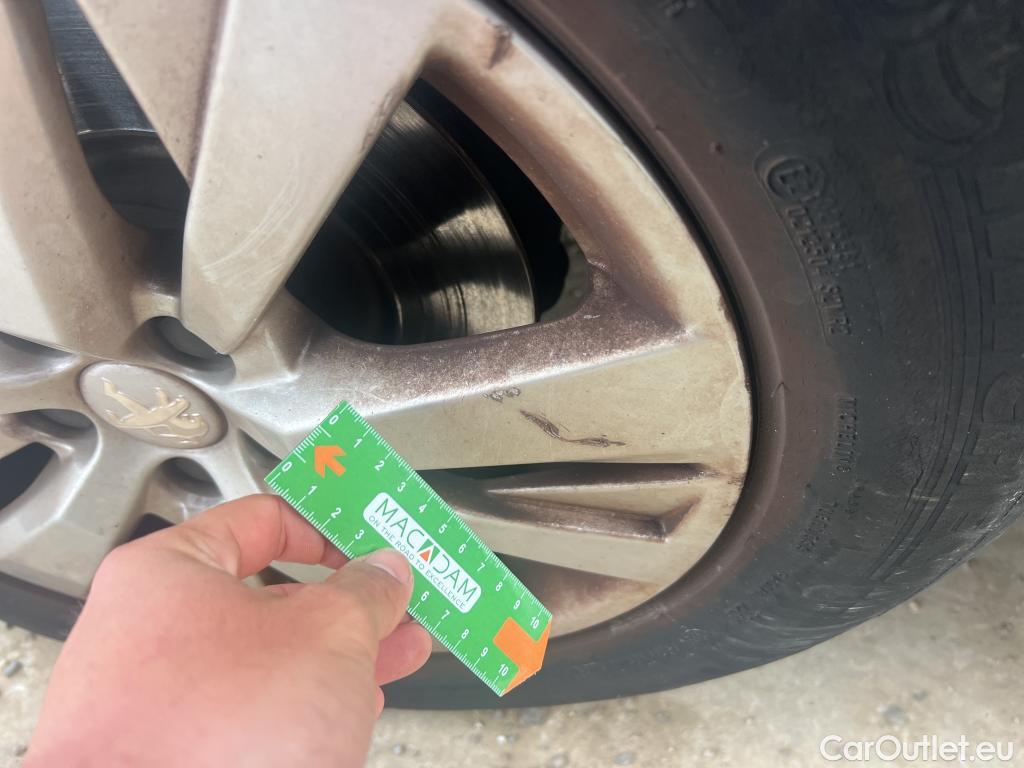  Peugeot  3008 PEUGEOT  / 2016 / 5P / todoterreno 1.2 PURETECH 96KW (130CV) ACTIVE S&S #14