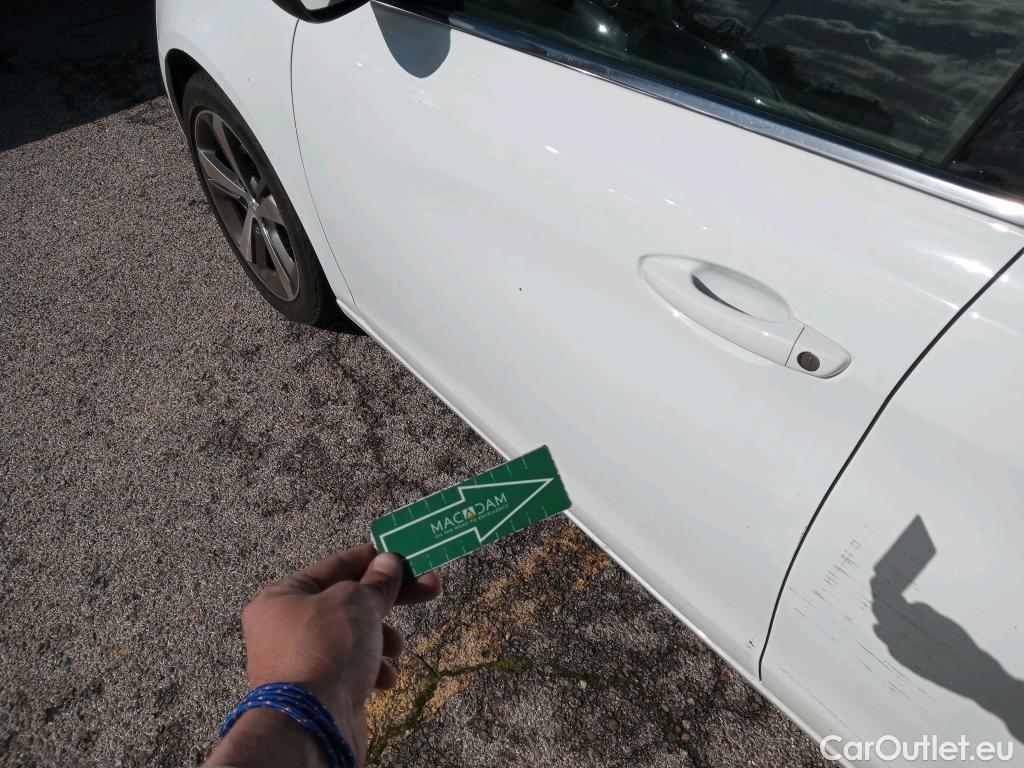  Peugeot  308 PEUGEOT  / 2017 / 5P / berlina con portón 5p Allure 1.2 PureTech 81KW (110CV) S&S #18