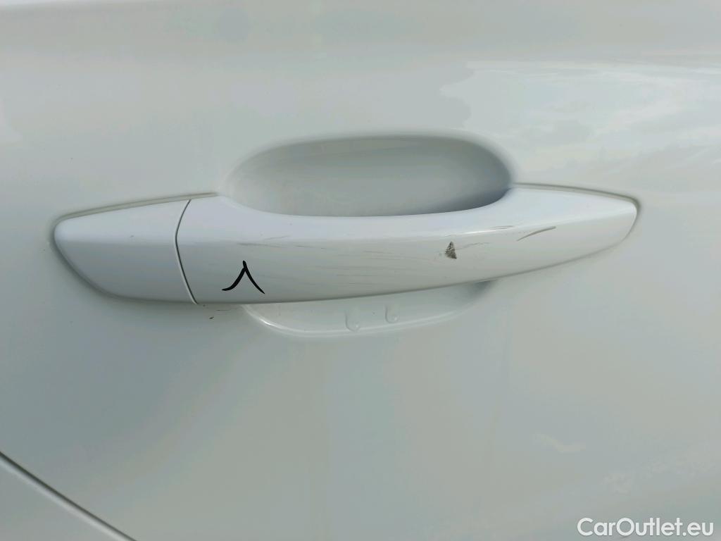  Land Rover  Discovery OPEL Corsa / 2023 / 5P / berlina con portón 1.2T XHL 74kW (100CV) Edition #24