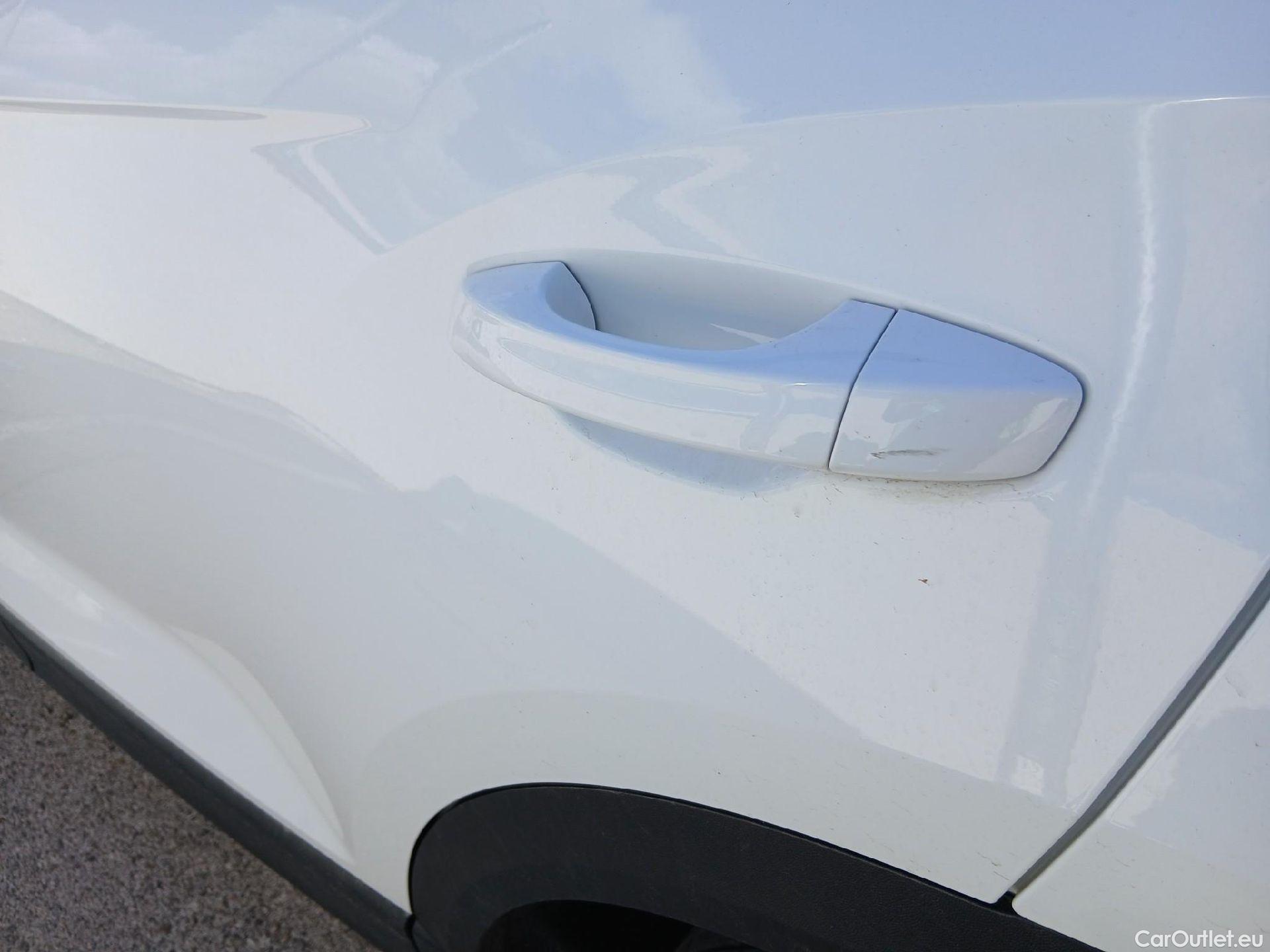  Volkswagen  T-ROC  Life 2.0 TDI 115CV MT6 E6d #13