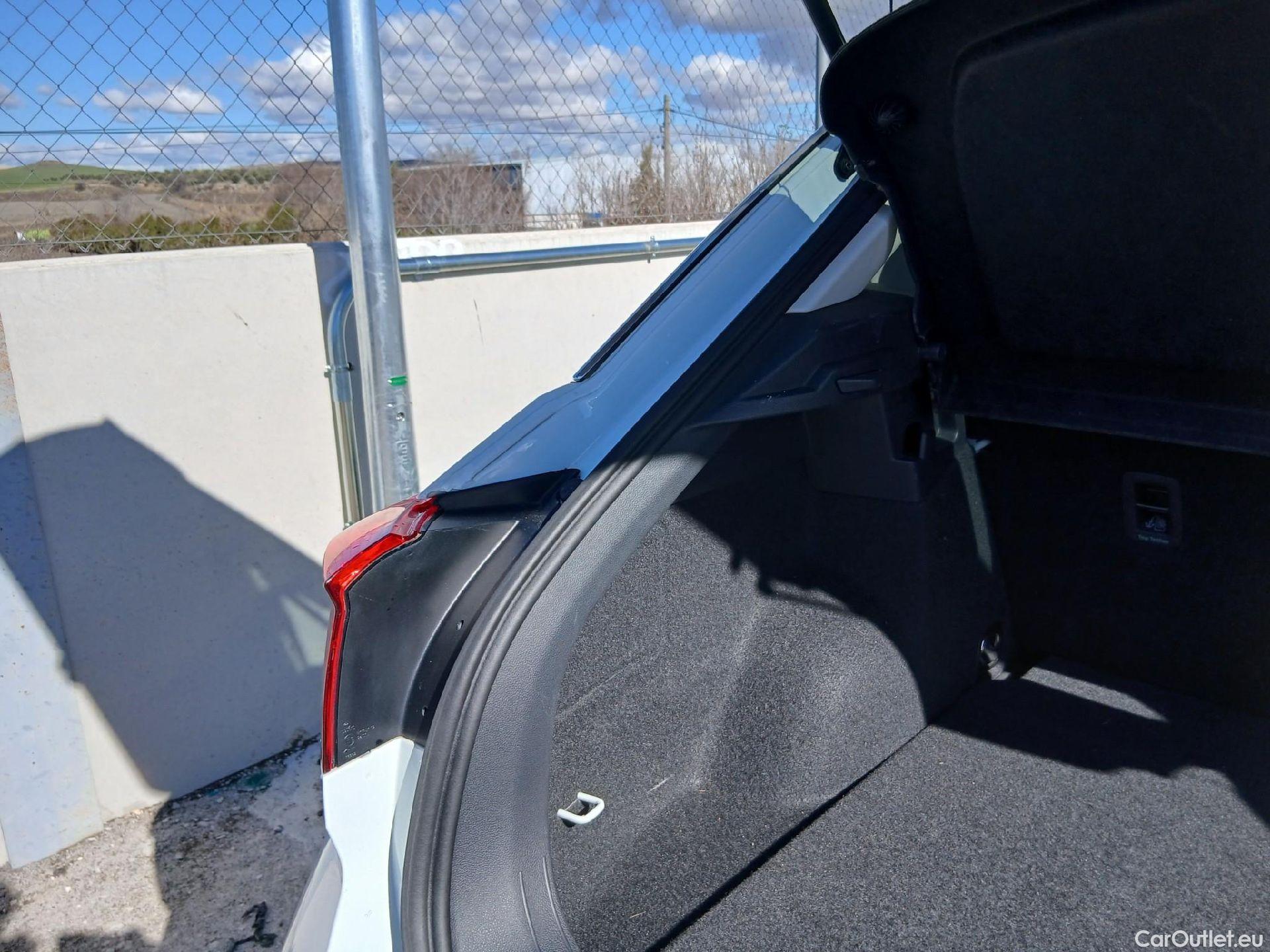  Volkswagen  T-ROC  Life 2.0 TDI 115CV MT6 E6d #30