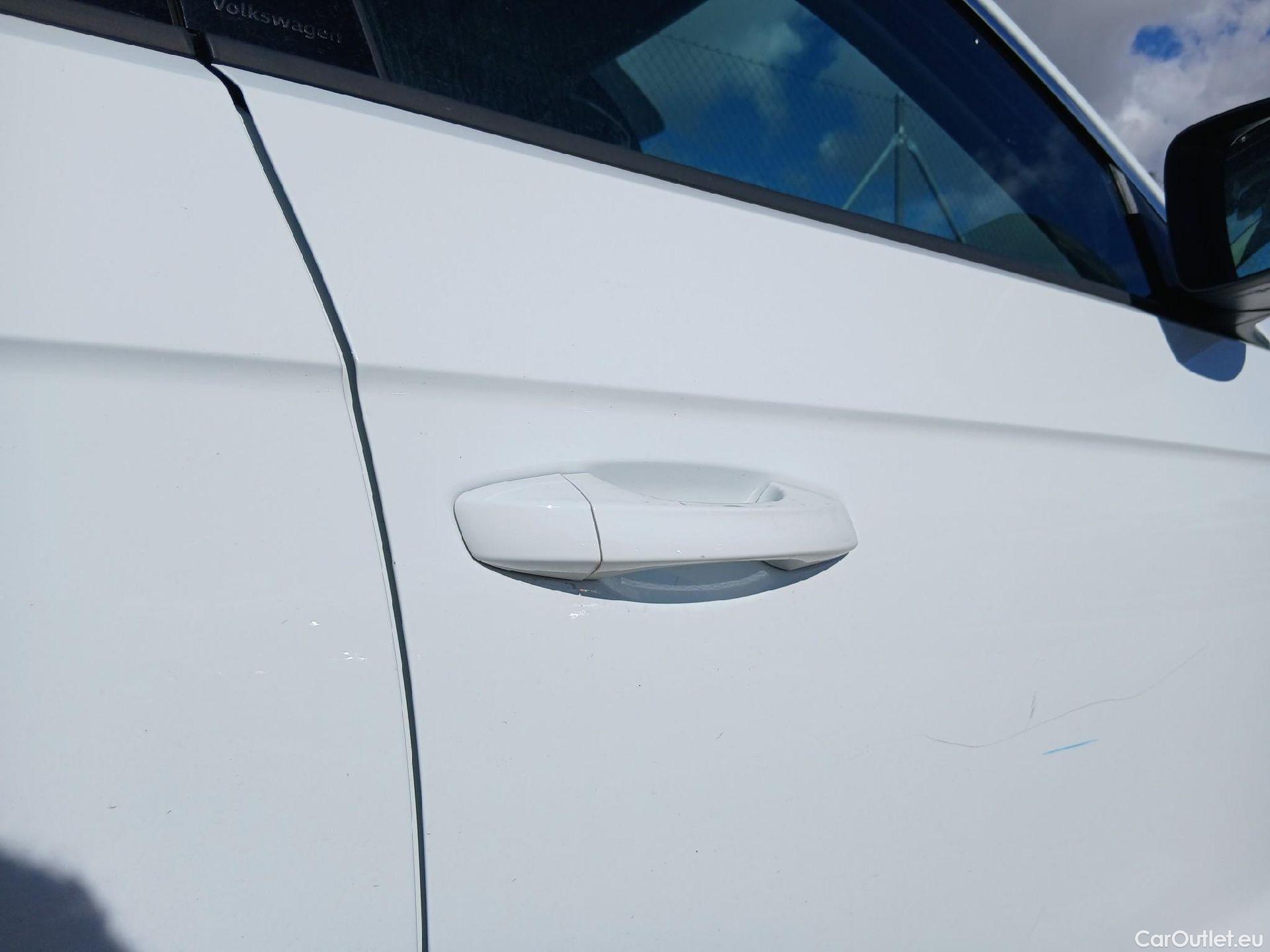  Volkswagen  T-ROC  Life 2.0 TDI 115CV MT6 E6d #41