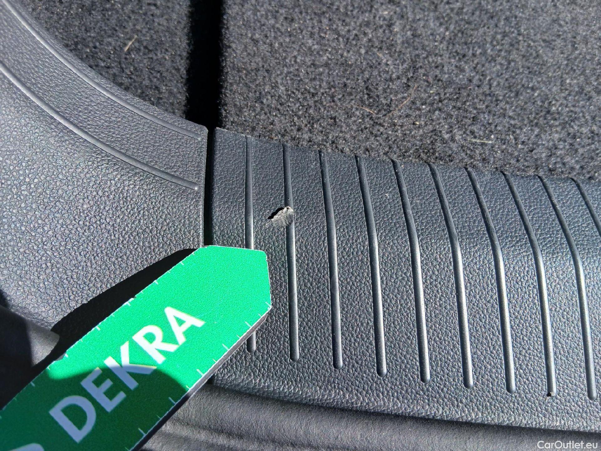  Volkswagen  T-ROC  Life 2.0 TDI 115CV MT6 E6d #34