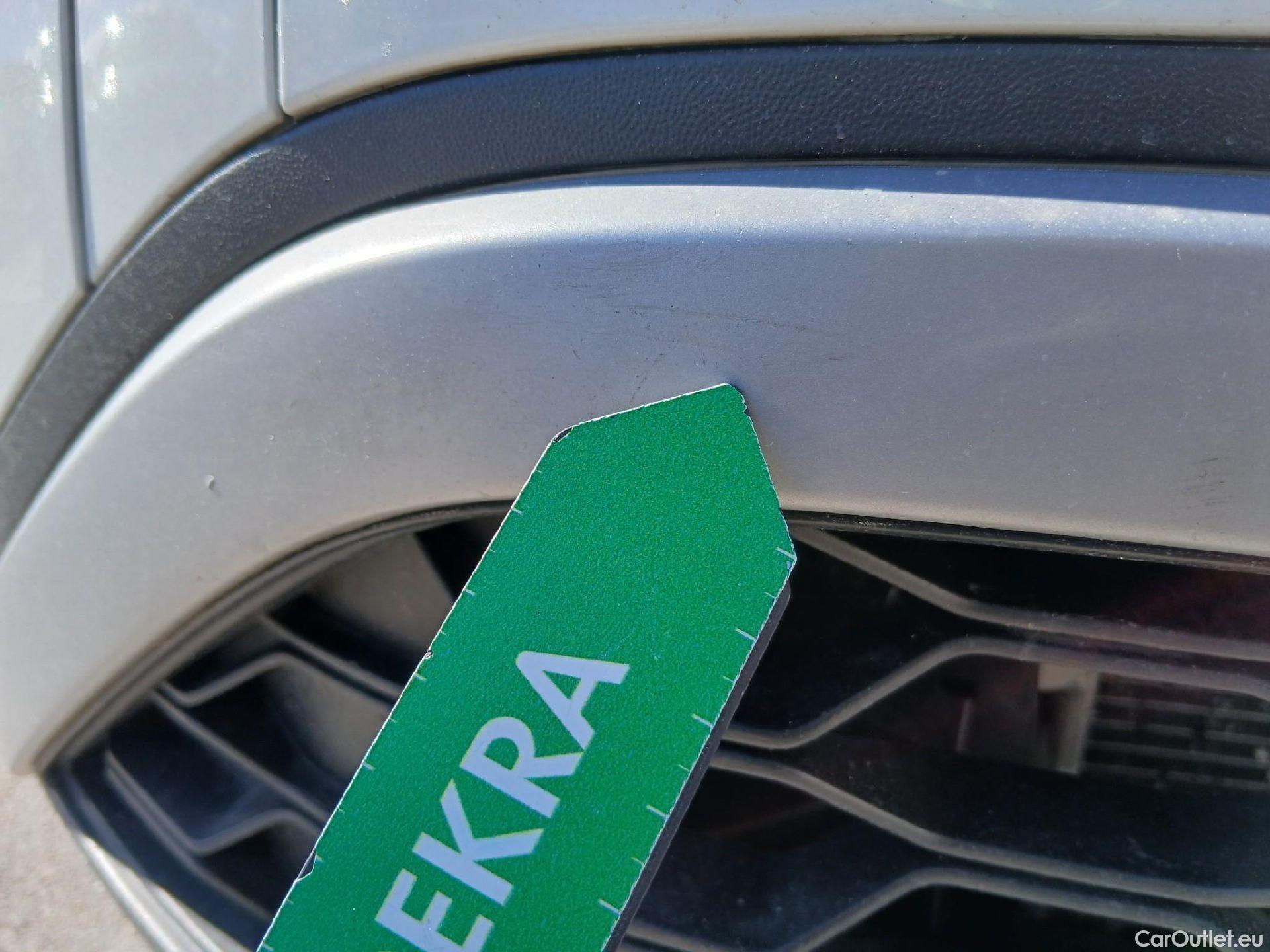  Volkswagen  T-ROC  Life 2.0 TDI 115CV MT6 E6d #6