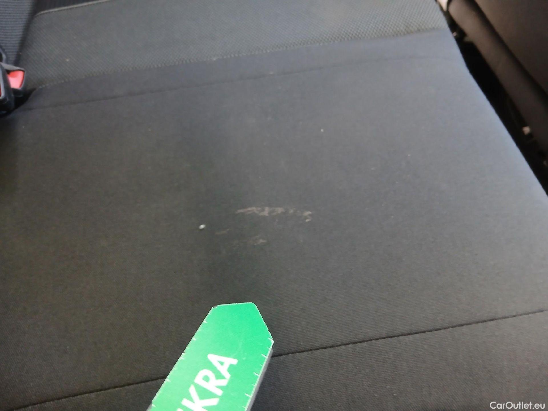  Volkswagen  T-ROC  Life 2.0 TDI 115CV MT6 E6d #14