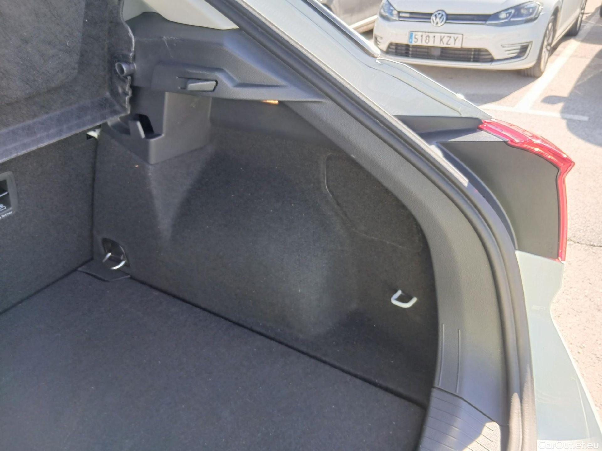  Volkswagen  T-ROC  Life 2.0 TDI 115CV MT6 E6d #31