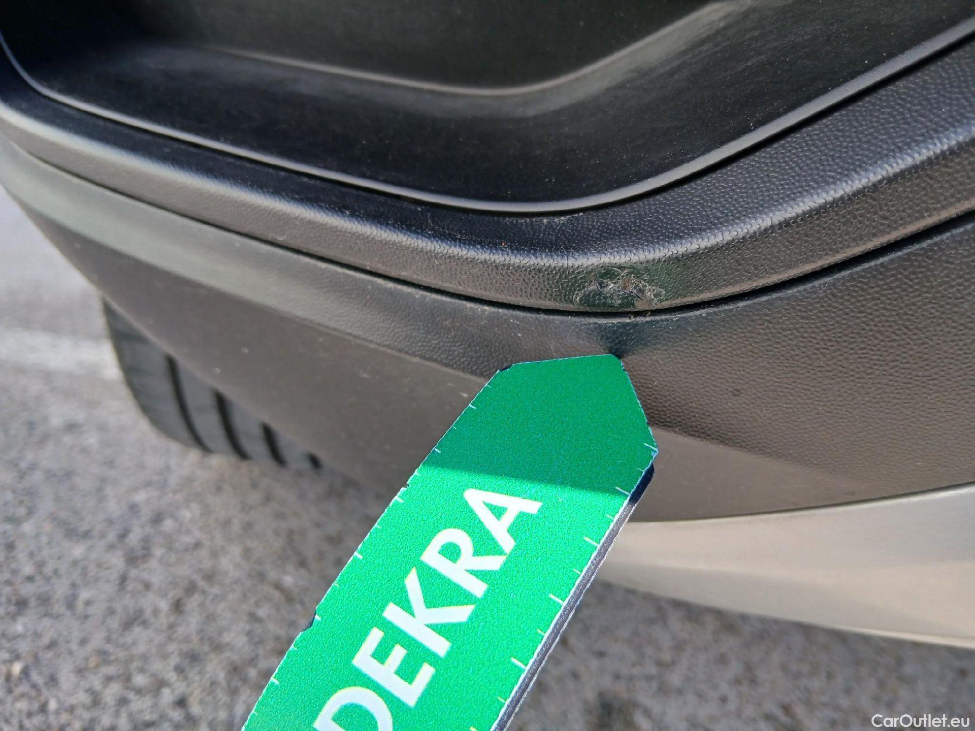  Volkswagen  T-ROC  Life 2.0 TDI 115CV MT6 E6d #22