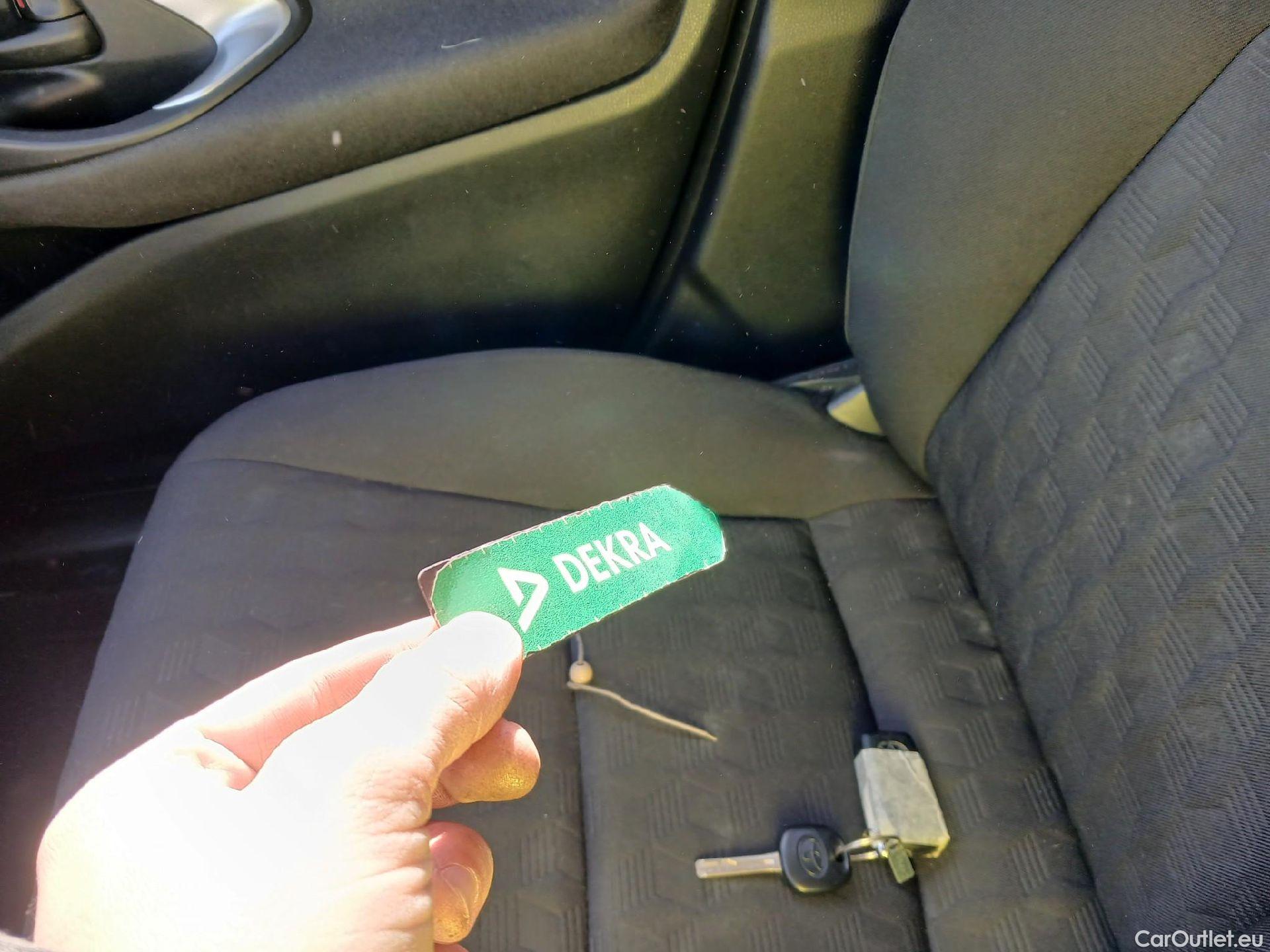  Toyota  Yaris TOYOTA  / 2020 / 5P / berlina con portón 1.5 125 S-Edition #28