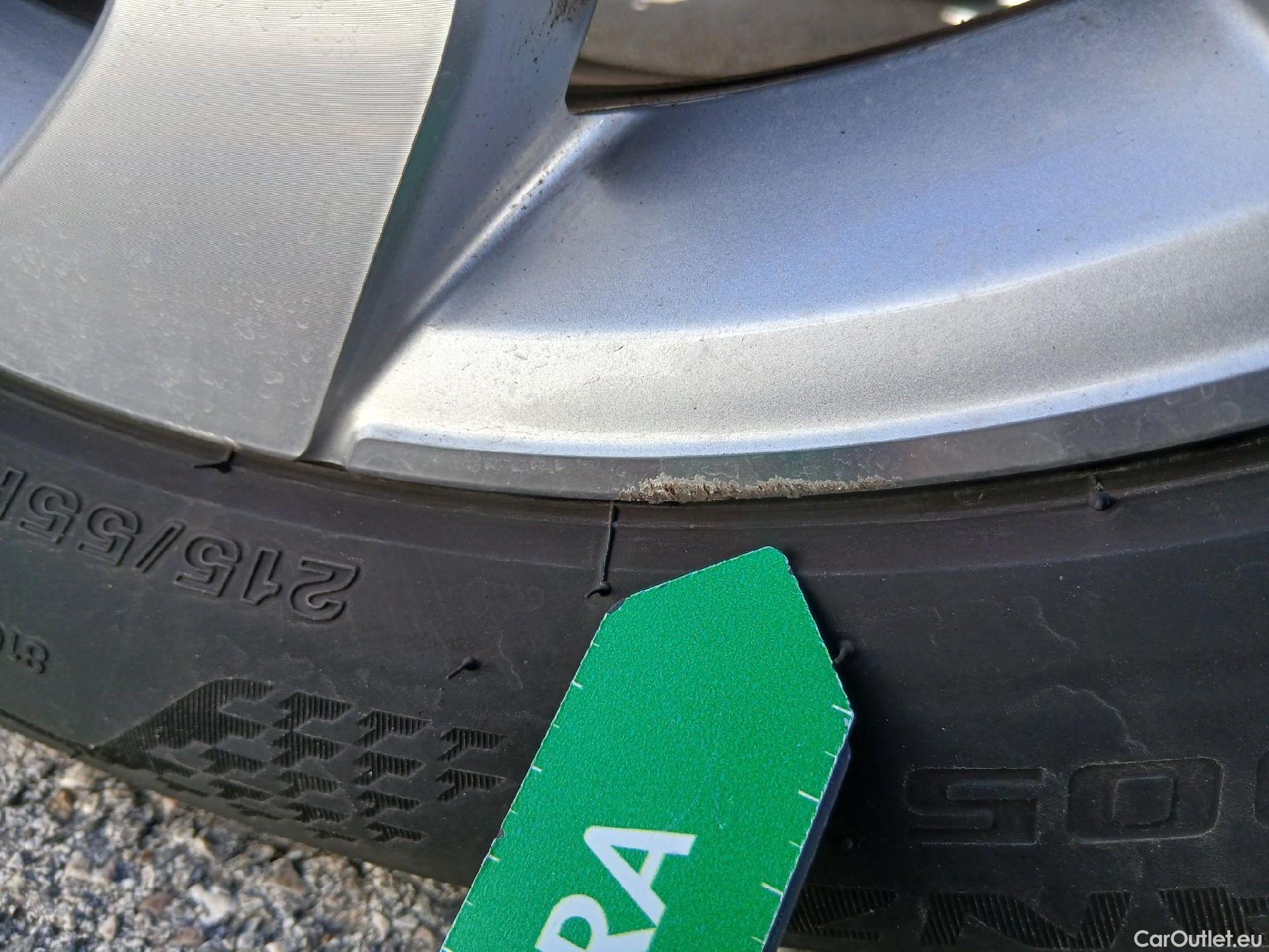  Volkswagen  T-ROC  Life 2.0 TDI 115CV MT6 E6d #10