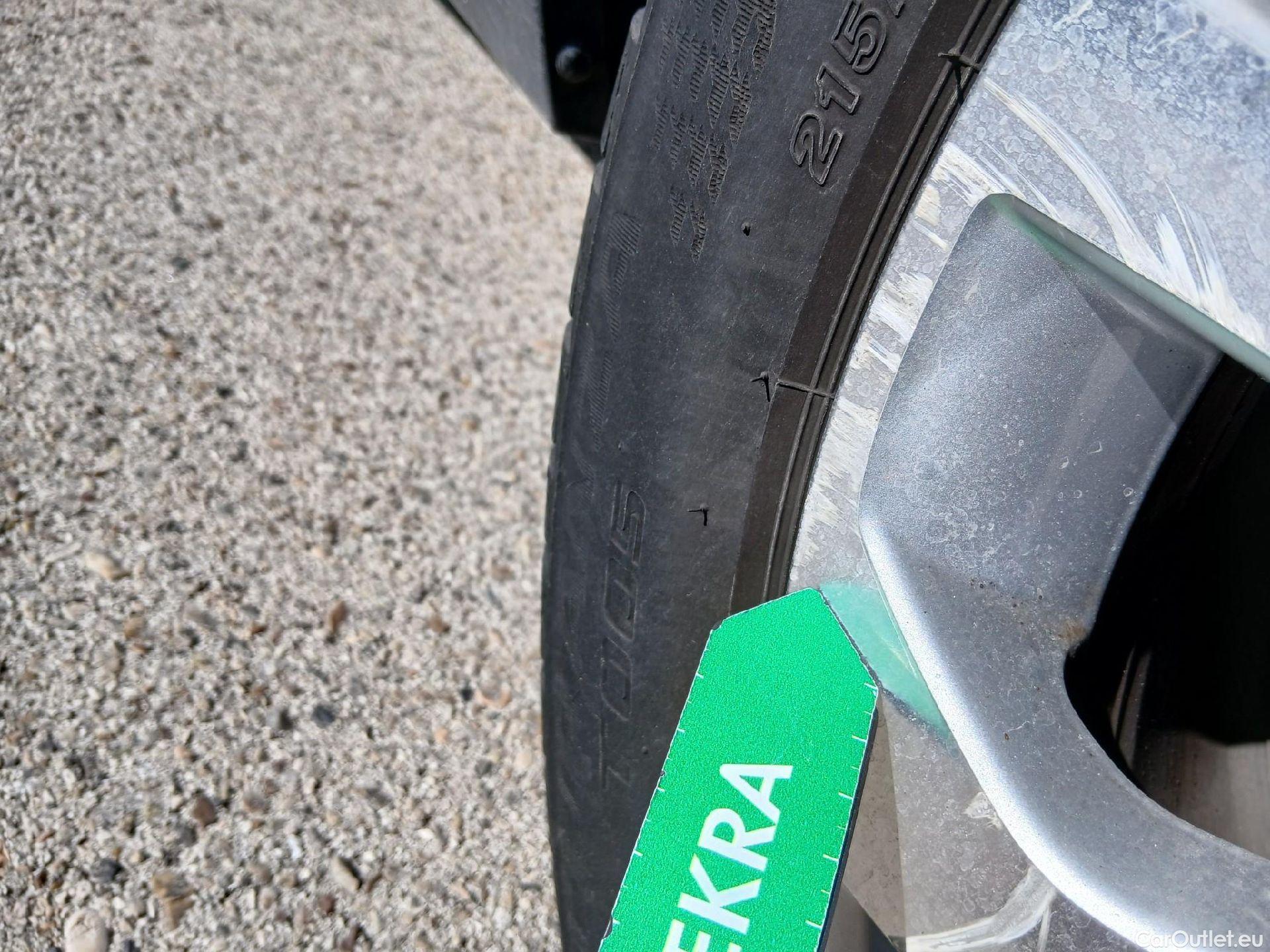  Volkswagen  T-ROC  Life 2.0 TDI 115CV MT6 E6d #42