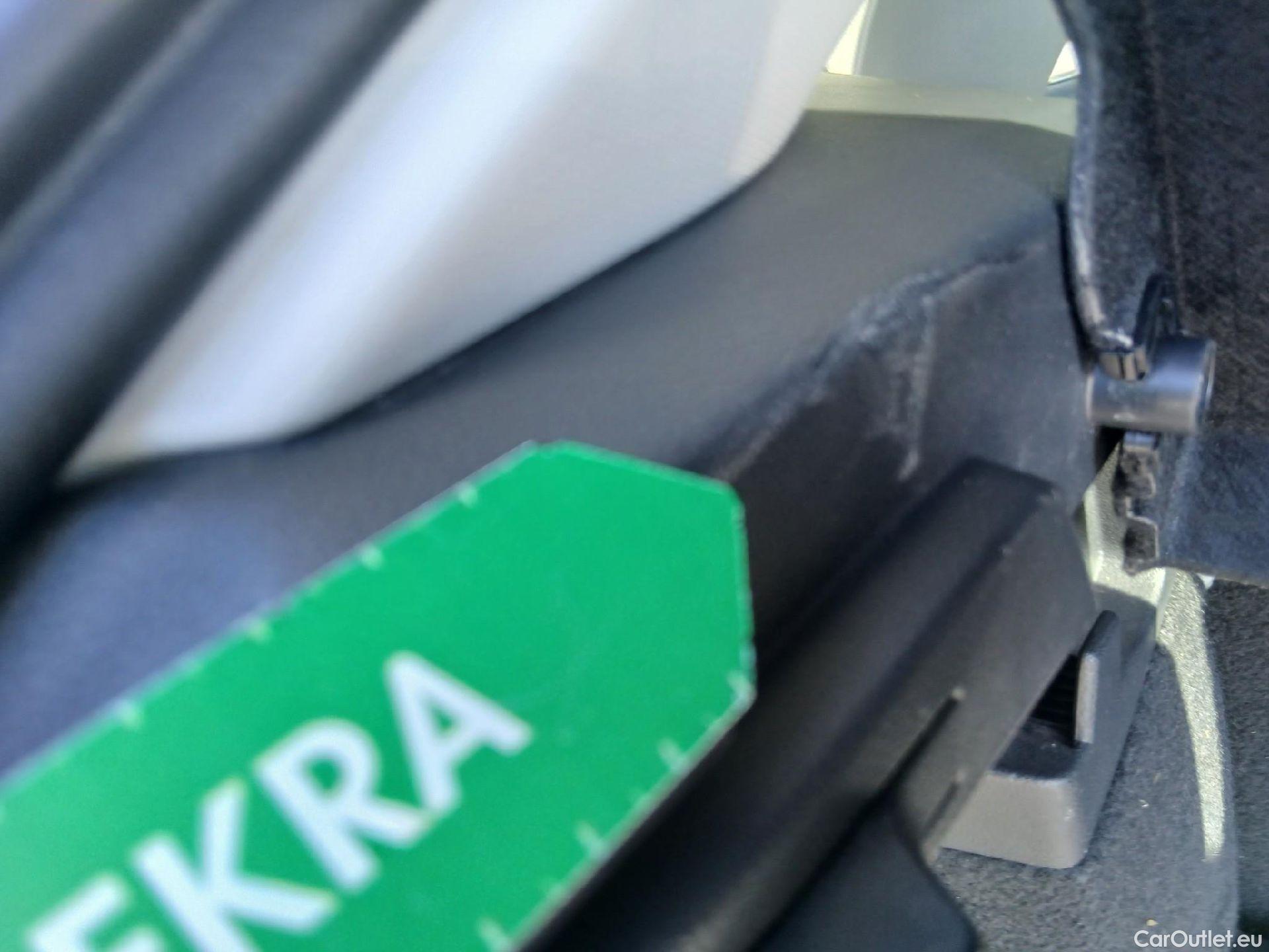  Volkswagen  T-ROC  Life 2.0 TDI 115CV MT6 E6d #29