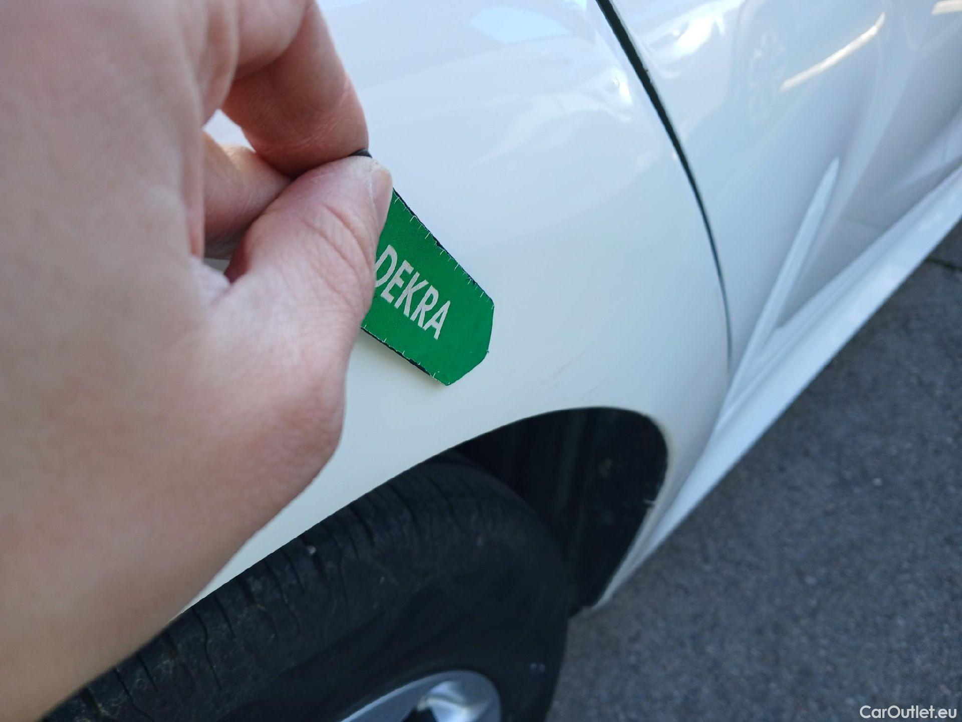  Toyota  Yaris TOYOTA  / 2020 / 5P / berlina con portón 1.5 125 S-Edition #24