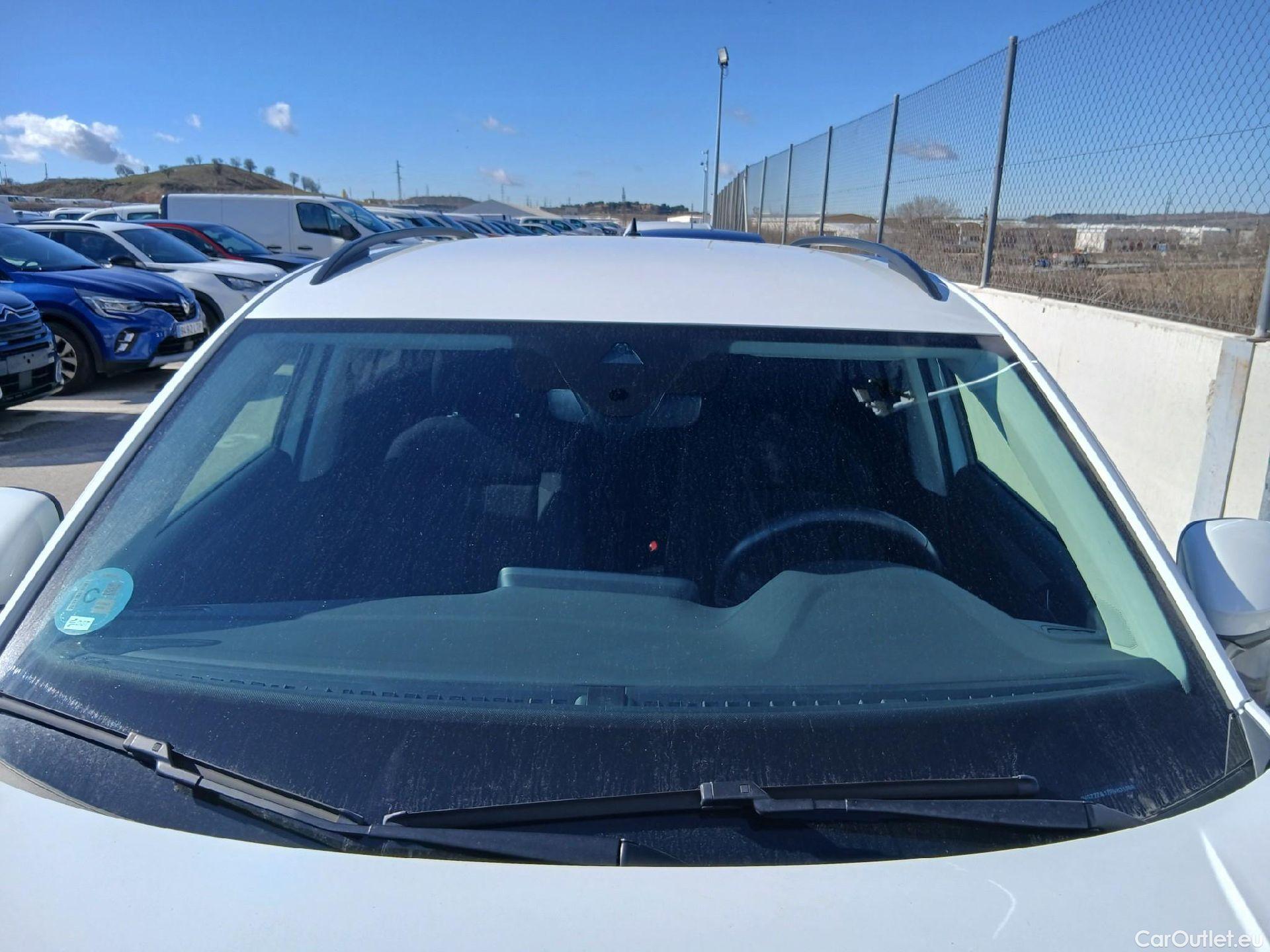  Volkswagen  T-ROC  Life 2.0 TDI 115CV MT6 E6d #2