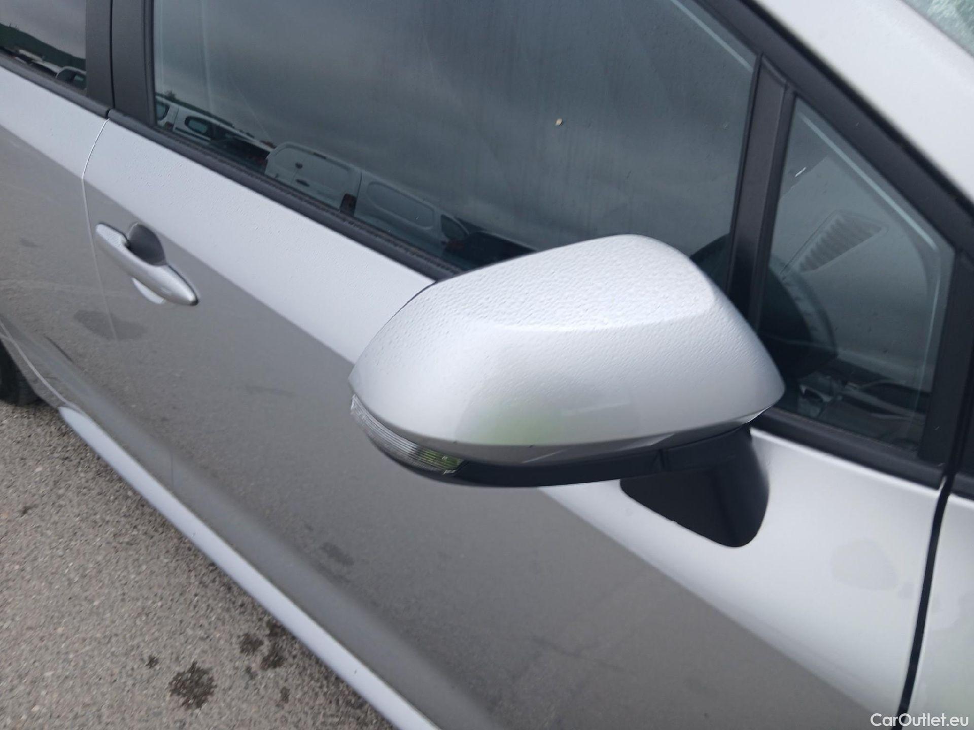  Toyota  Corolla TOYOTA  / 2019 / 5P / familiar 1.8 125H ACTIVE TECH E-CVT TOU SPORT #29