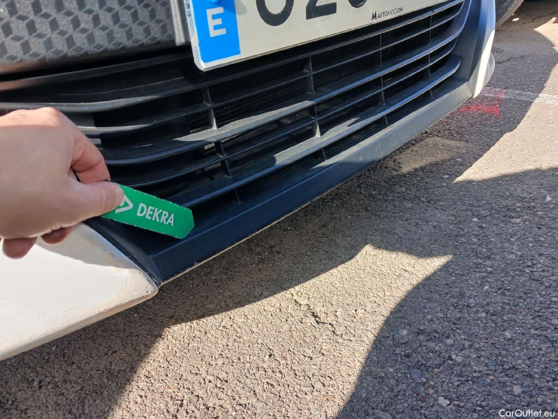  Toyota  Yaris TOYOTA  / 2020 / 5P / berlina con portón 1.5 125 S-Edition #3