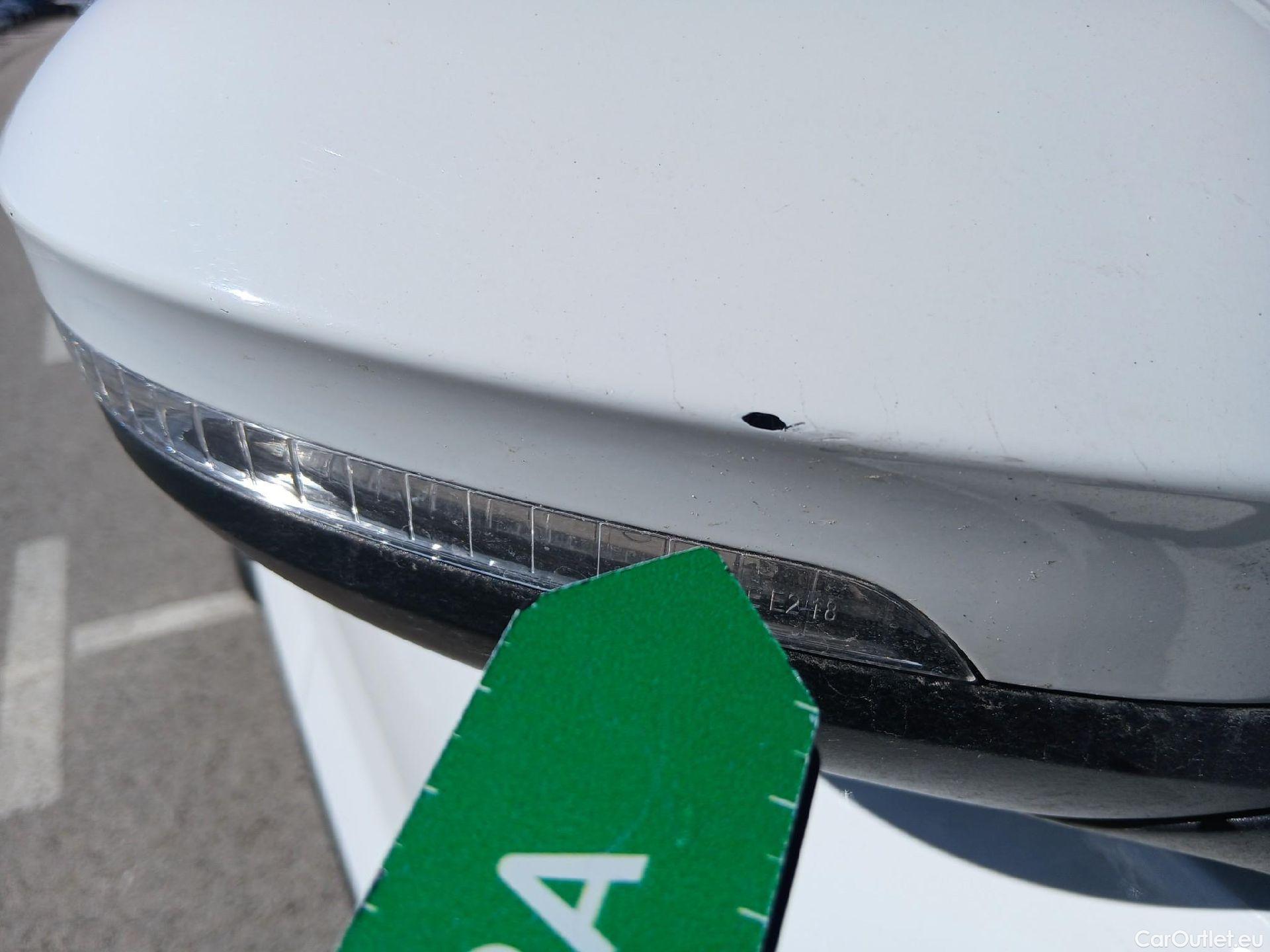  Volkswagen  T-ROC  Life 2.0 TDI 115CV MT6 E6d #47