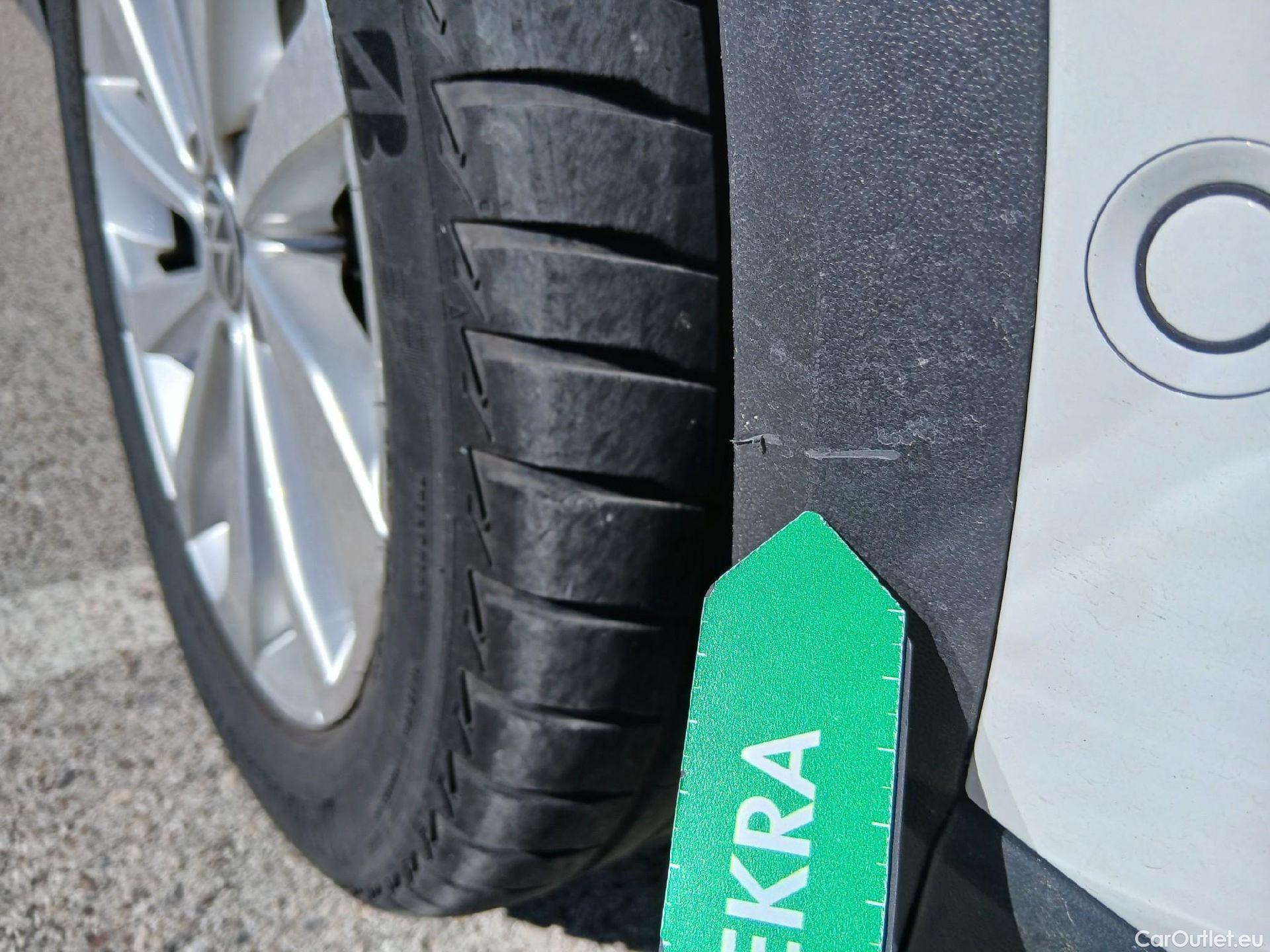  Volkswagen  T-ROC  Life 2.0 TDI 115CV MT6 E6d #44