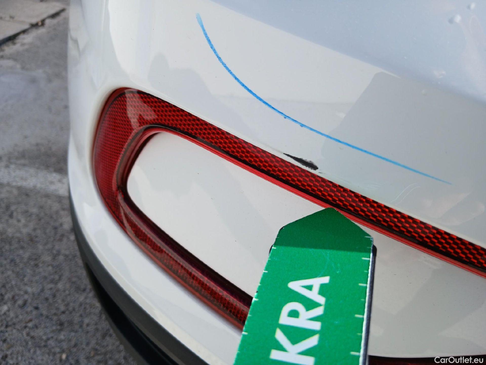  Volkswagen  T-ROC  Life 2.0 TDI 115CV MT6 E6d #19