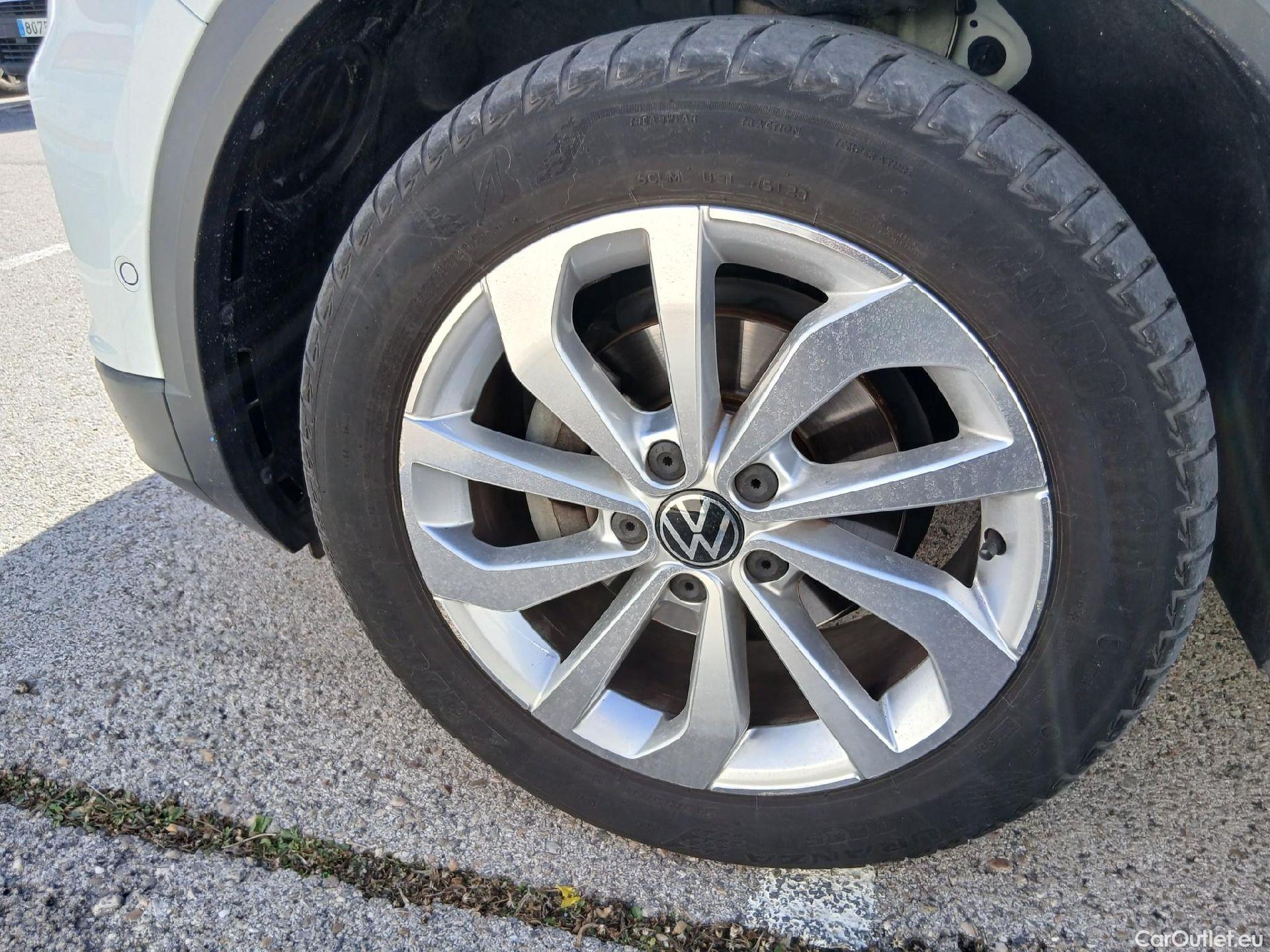  Volkswagen  T-ROC  Life 2.0 TDI 115CV MT6 E6d #9