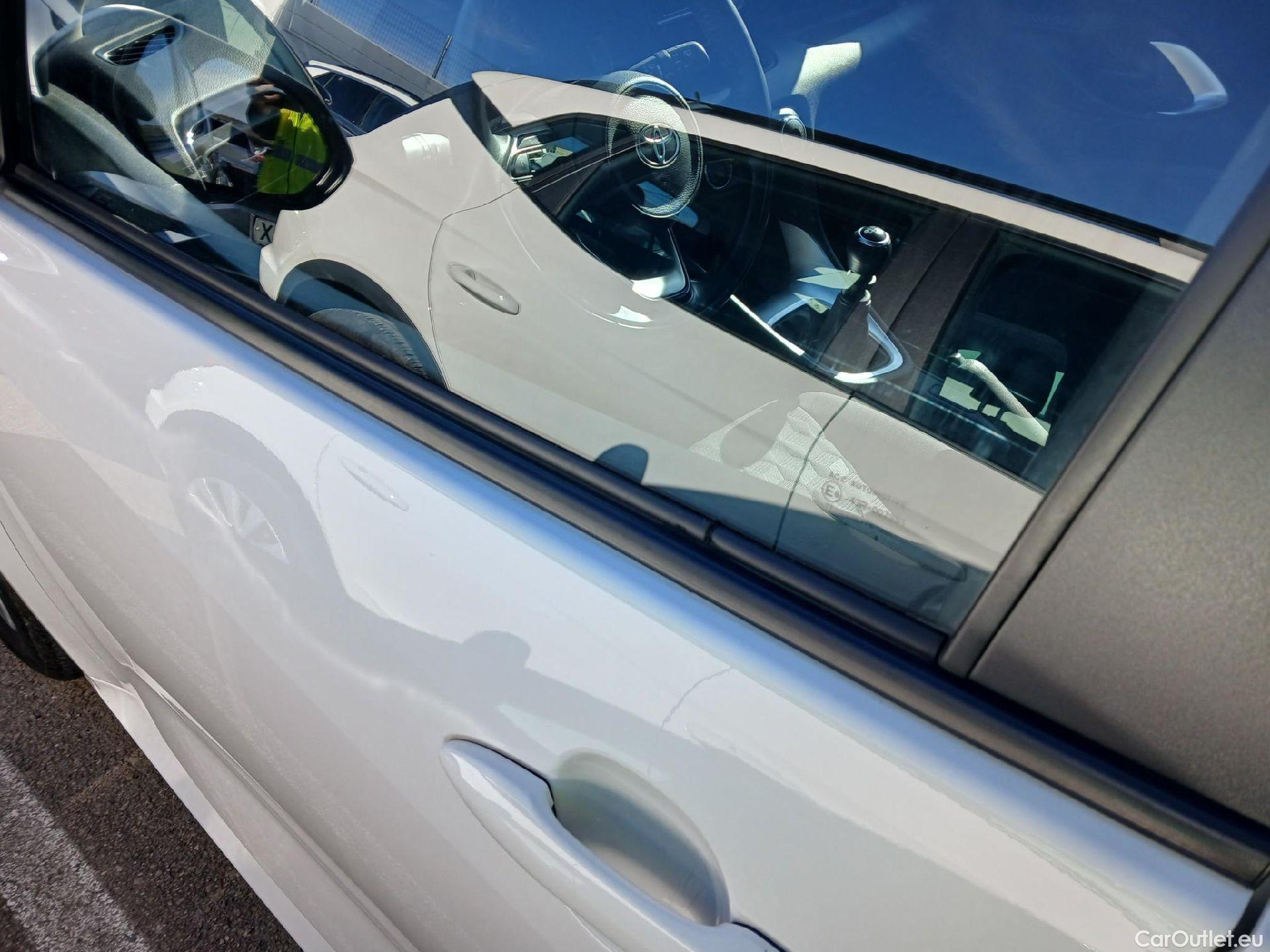  Toyota  Yaris TOYOTA  / 2020 / 5P / berlina con portón 1.5 125 S-Edition #16