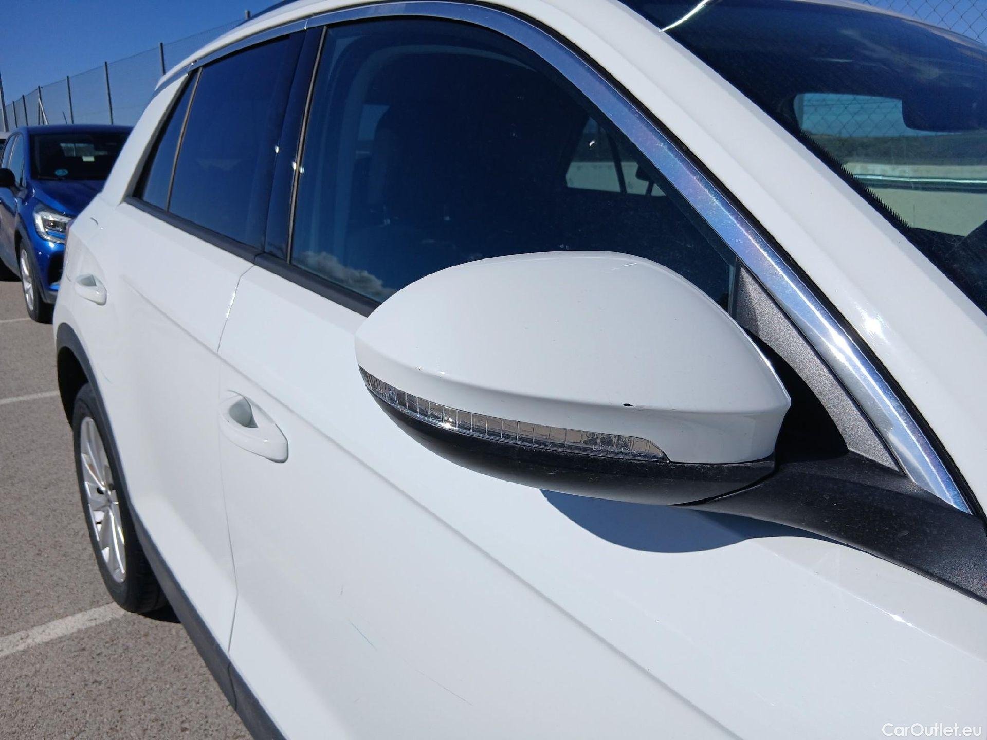  Volkswagen  T-ROC  Life 2.0 TDI 115CV MT6 E6d #46