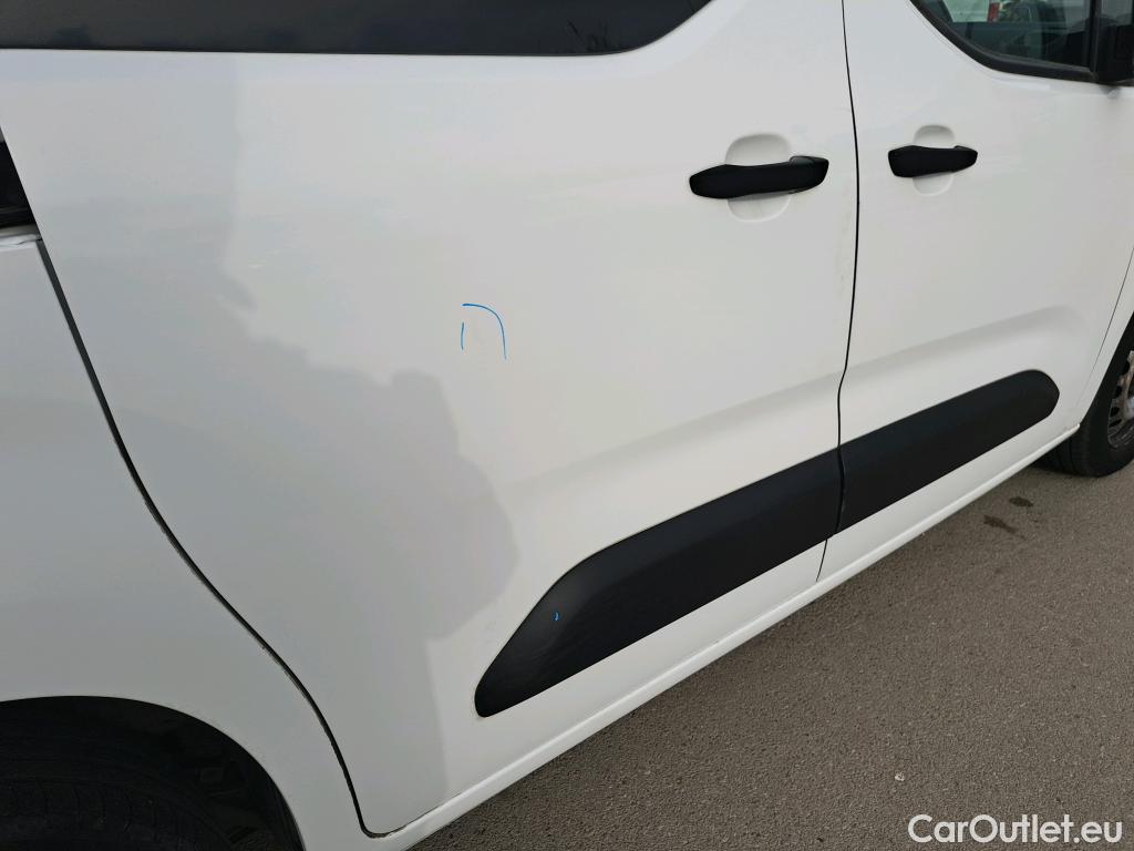  Citroen  Berlingo CITROEN  / 2018 / 4P / combi Talla M BlueHDi 100 LIVE (AC) #21