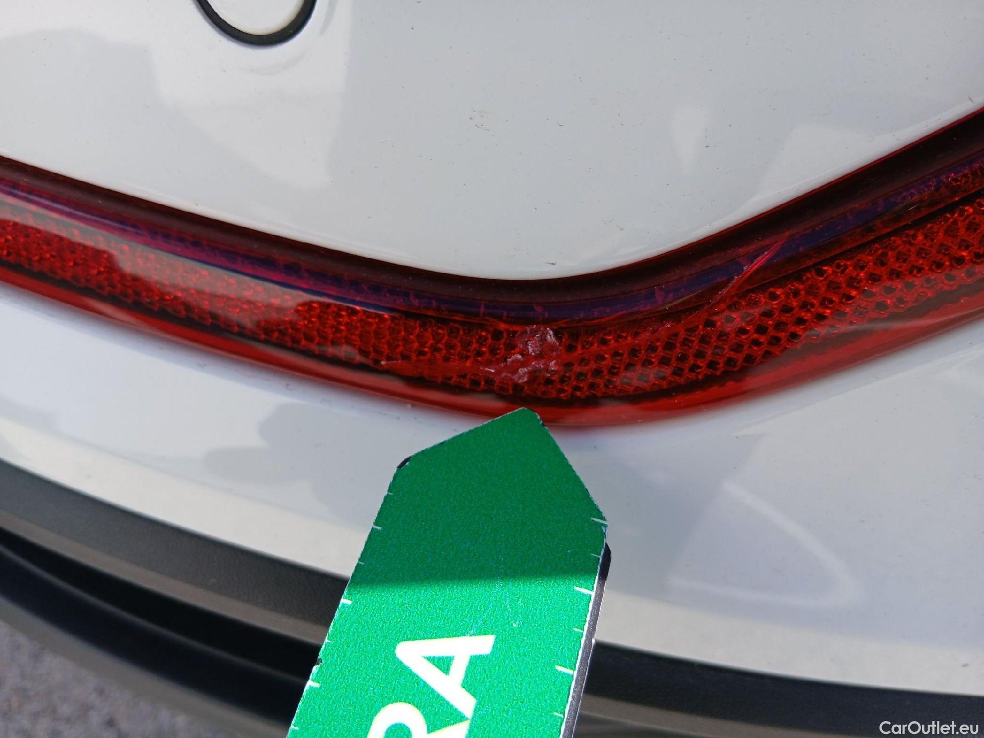  Volkswagen  T-ROC  Life 2.0 TDI 115CV MT6 E6d #21