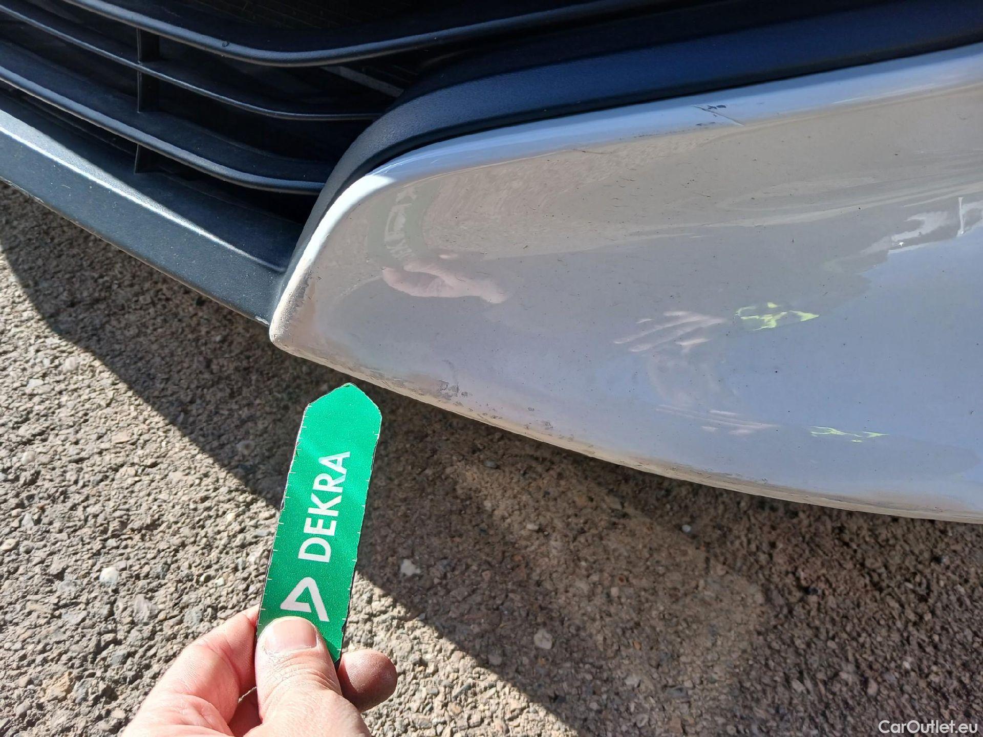  Toyota  Yaris TOYOTA  / 2020 / 5P / berlina con portón 1.5 125 S-Edition #5