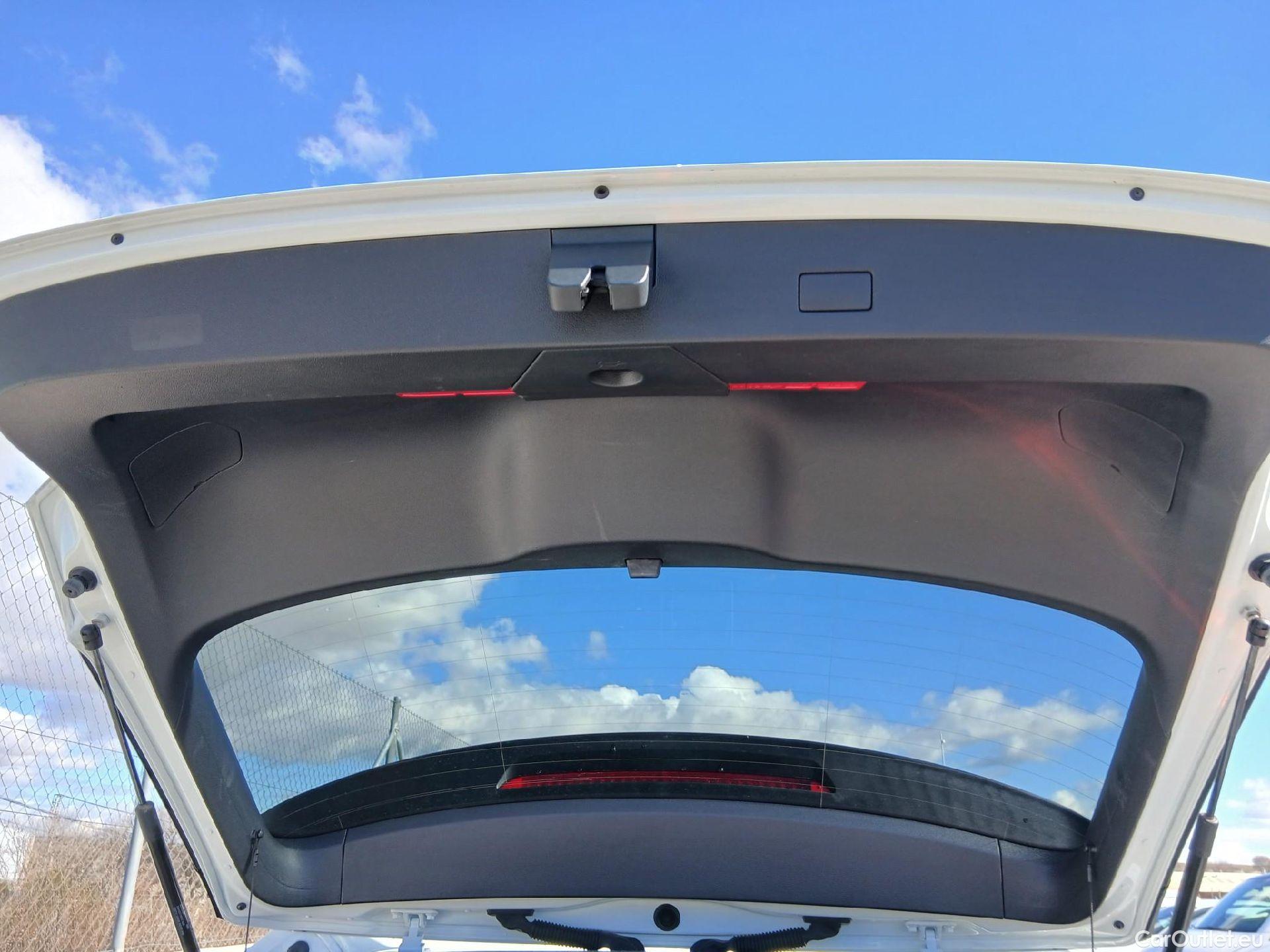  Volkswagen  T-ROC  Life 2.0 TDI 115CV MT6 E6d #28