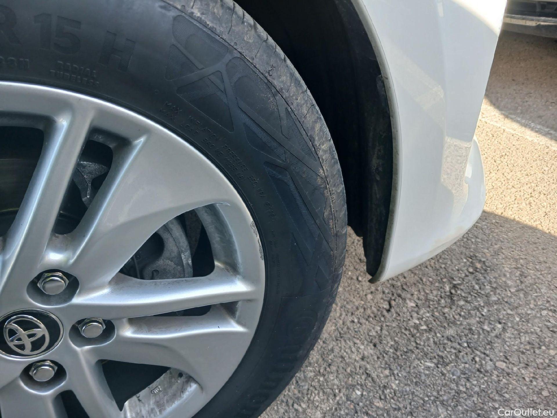  Toyota  Yaris TOYOTA  / 2020 / 5P / berlina con portón 1.5 125 S-Edition #26