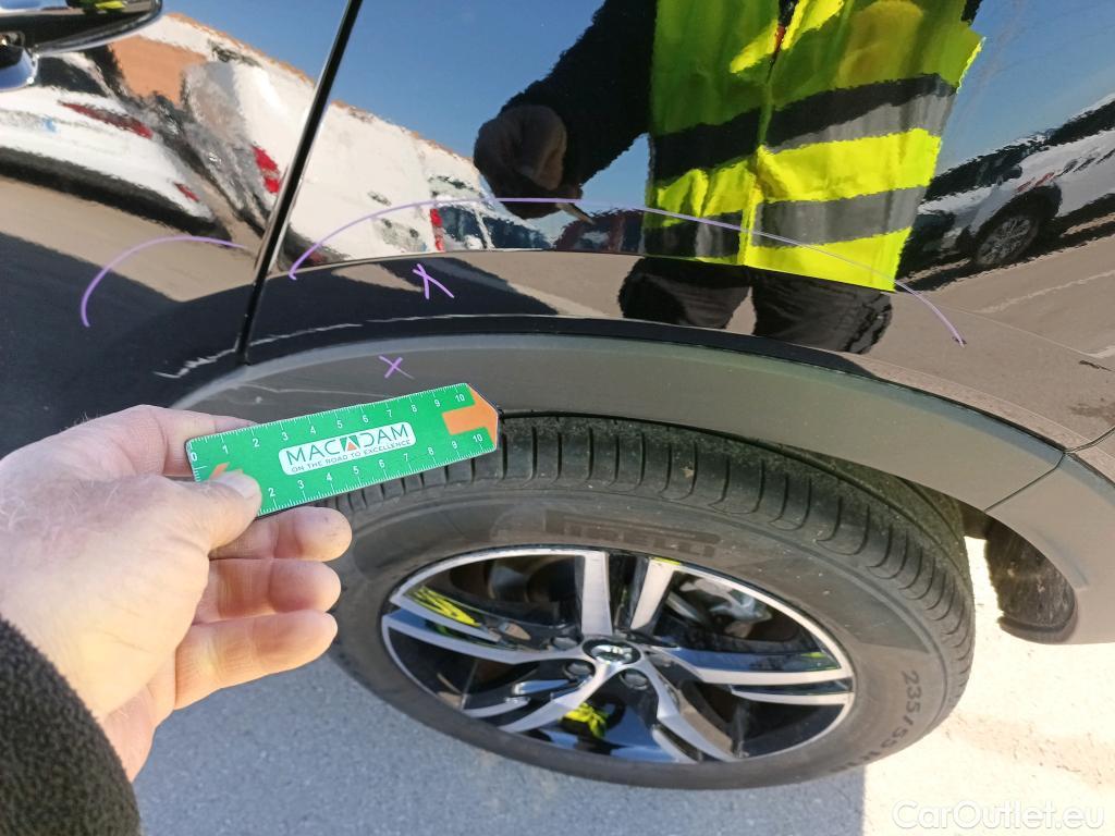  Volvo  XC 40 VOLVO XC40 / 2021 / 5P / todoterreno 2.0 B4 G AWD Plus Dark Auto #9