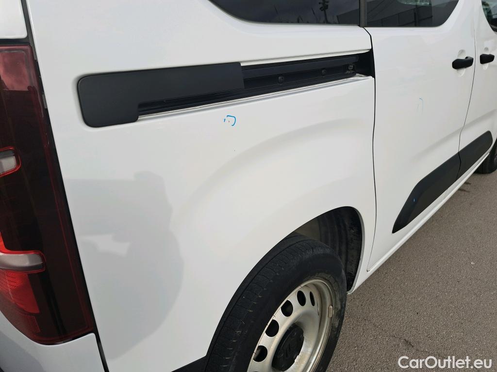  Citroen  Berlingo CITROEN  / 2018 / 4P / combi Talla M BlueHDi 100 LIVE (AC) #25