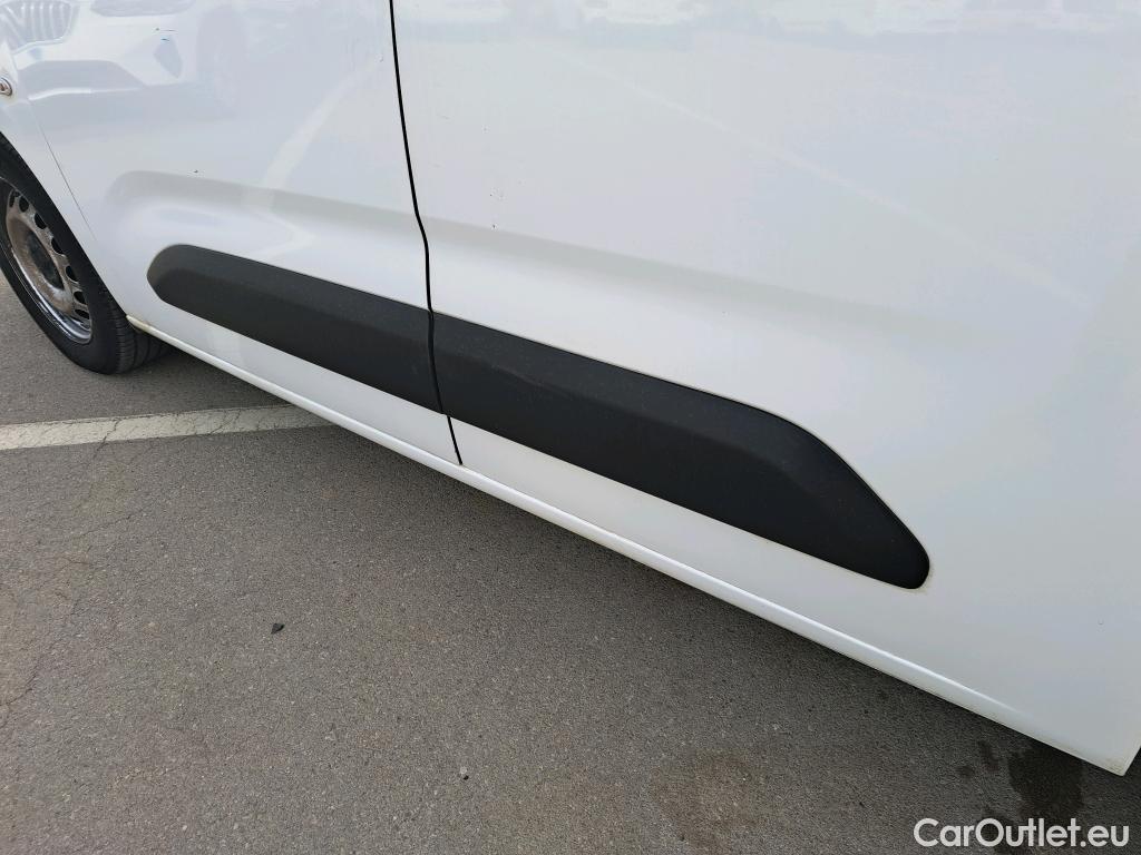  Citroen  Berlingo CITROEN  / 2018 / 4P / combi Talla M BlueHDi 100 LIVE (AC) #15