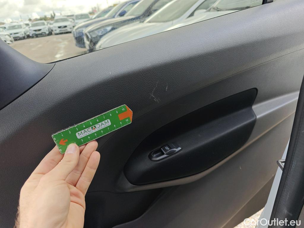  Ford  Grand Tourneo FORD  Connect / 2013 / 5P / monovolumen 1.5 TDCi 74kW (100CV) Titanium #60