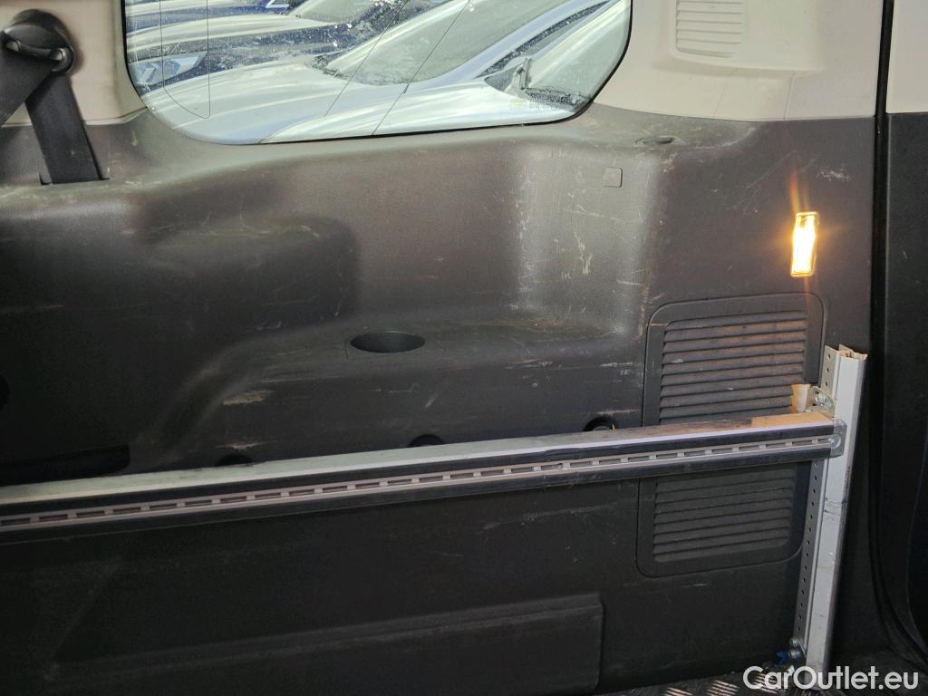  Ford  Grand Tourneo FORD  Connect / 2013 / 5P / monovolumen 1.5 TDCi 74kW (100CV) Titanium #49