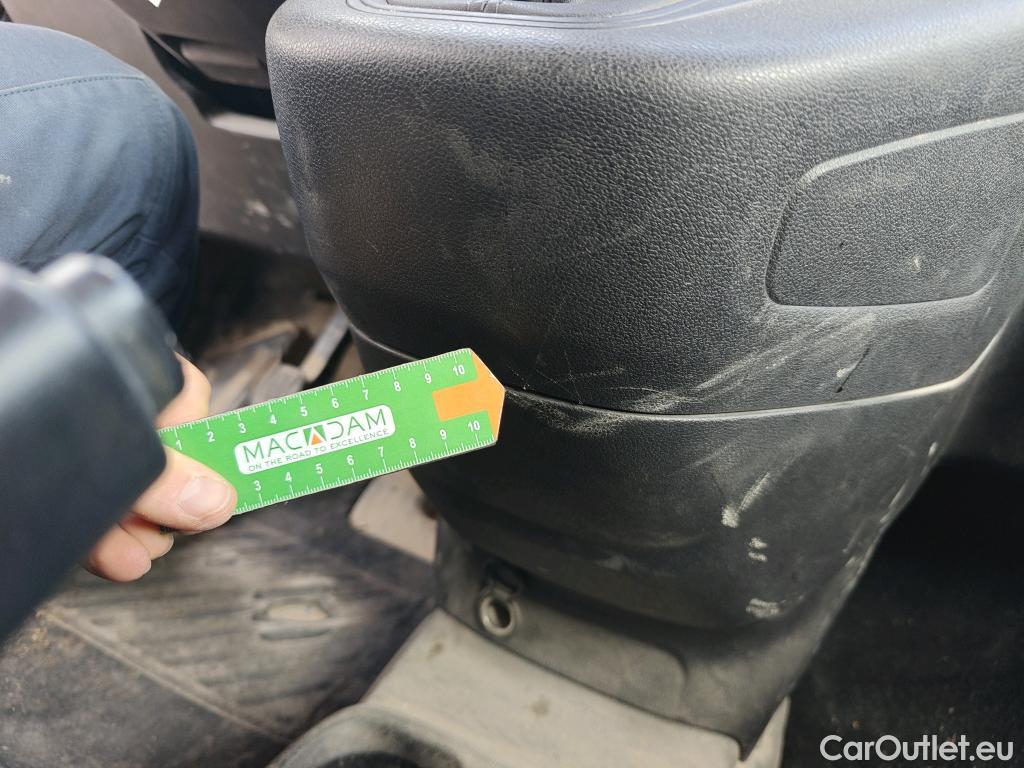  Peugeot  Partner PEUGEOT  / 2018 / 3P / furgón derivado de turismo Pro Standard 600kg BlueHDi 73kW #47