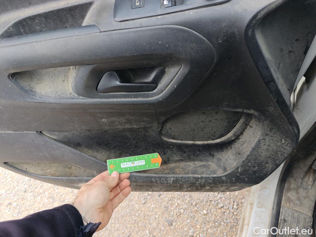  Peugeot  Partner PEUGEOT  / 2018 / 3P / furgón derivado de turismo Pro Standard 600kg BlueHDi 73kW #57