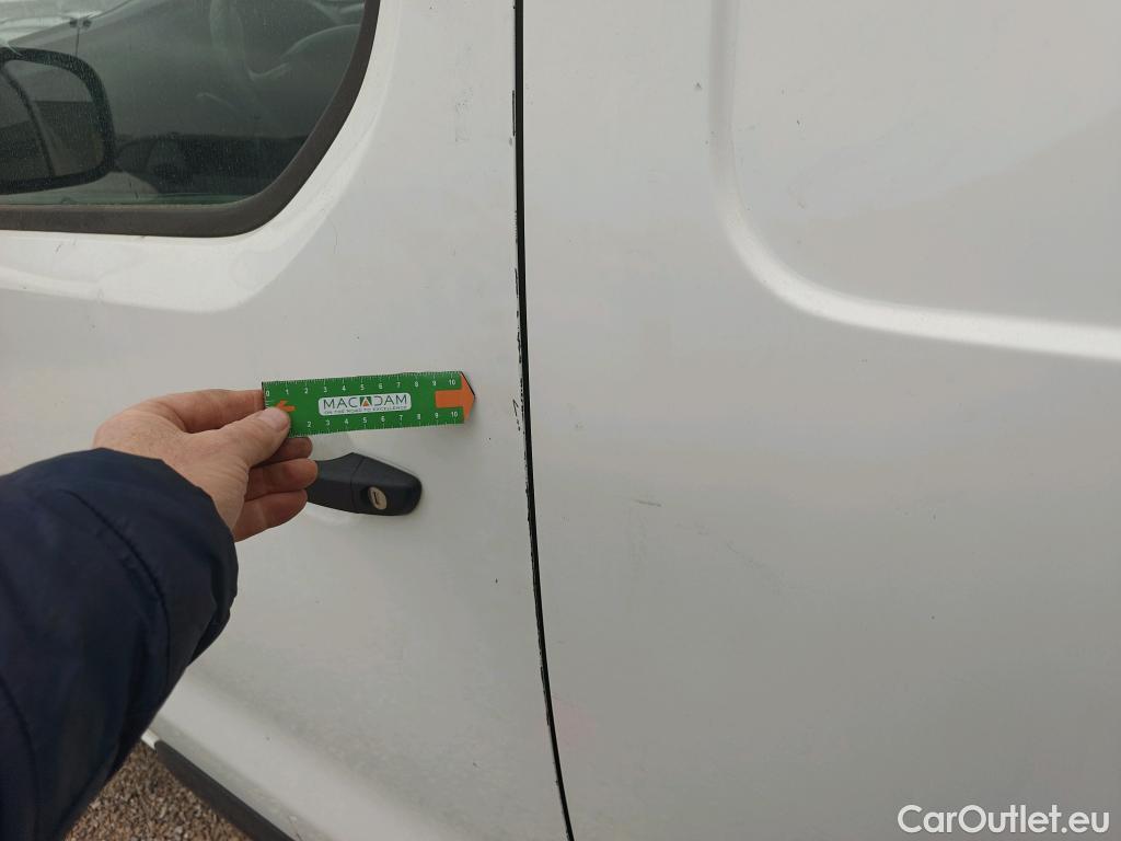  Peugeot  Expert PEUGEOT  / 2016 / 4P / furgón Furgón Pro 2.0 BlueHDi 120 S&S Standard #KMS APROXIMADOS 200000# #40