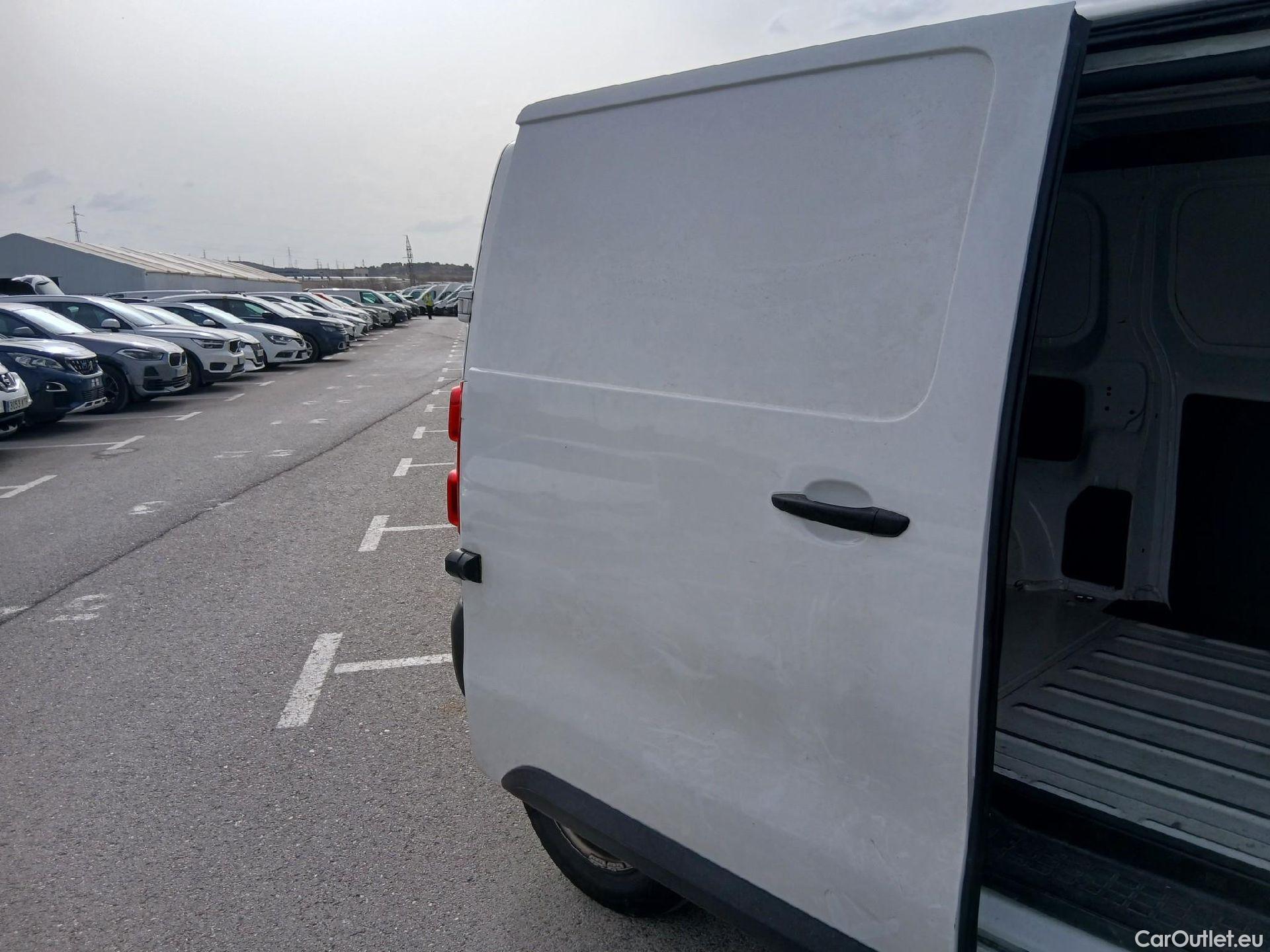  Opel  Vivaro OPEL  / 2019 / 4P / furgón 1.5 Diésel 74kW (100CV) M Std Express #37