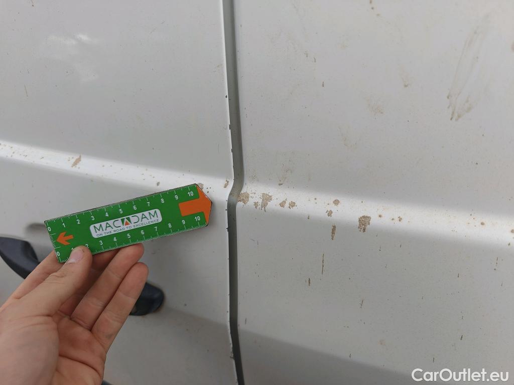  Peugeot  Partner PEUGEOT  / 2018 / 3P / furgón derivado de turismo Pro Standard 600kg BlueHDi 73kW #30