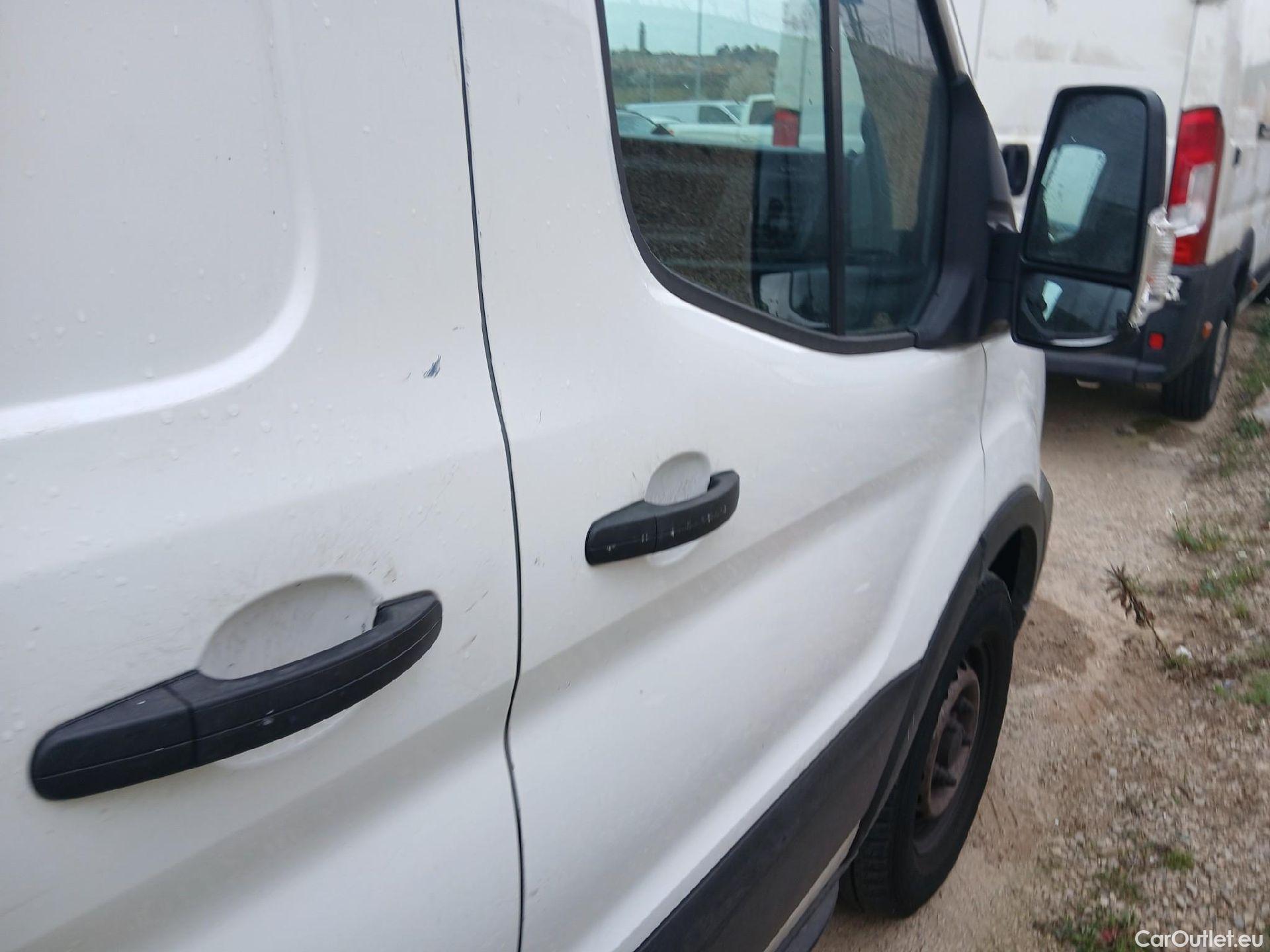  Ford  Transit FORD  / 2013 / 4P / furgón 310 77kW L3H2 Van Trend FWD #27