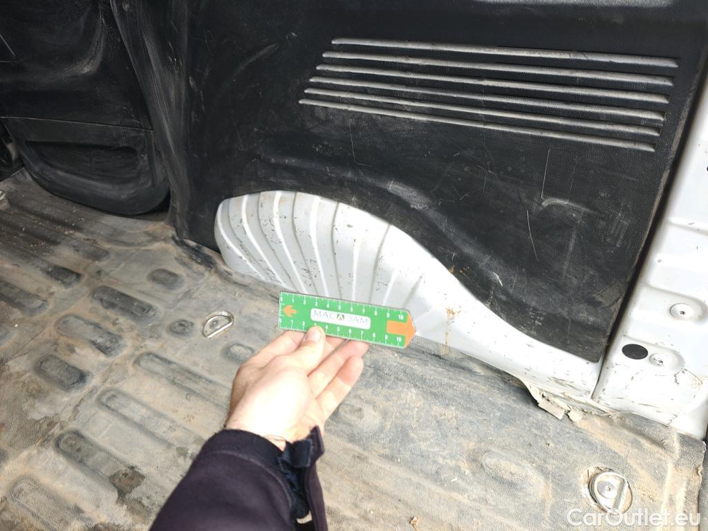  Peugeot  Partner PEUGEOT  / 2018 / 3P / furgón derivado de turismo Pro Standard 600kg BlueHDi 73kW #31